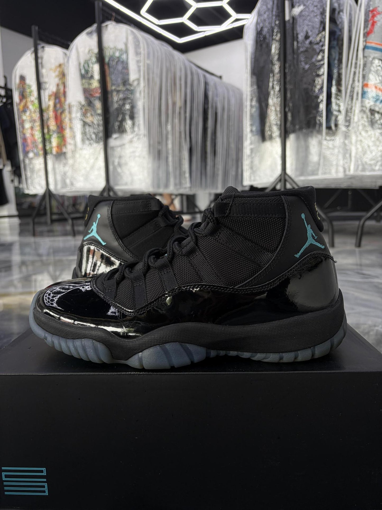 Jordan 11 "Gamma" Used Size 9