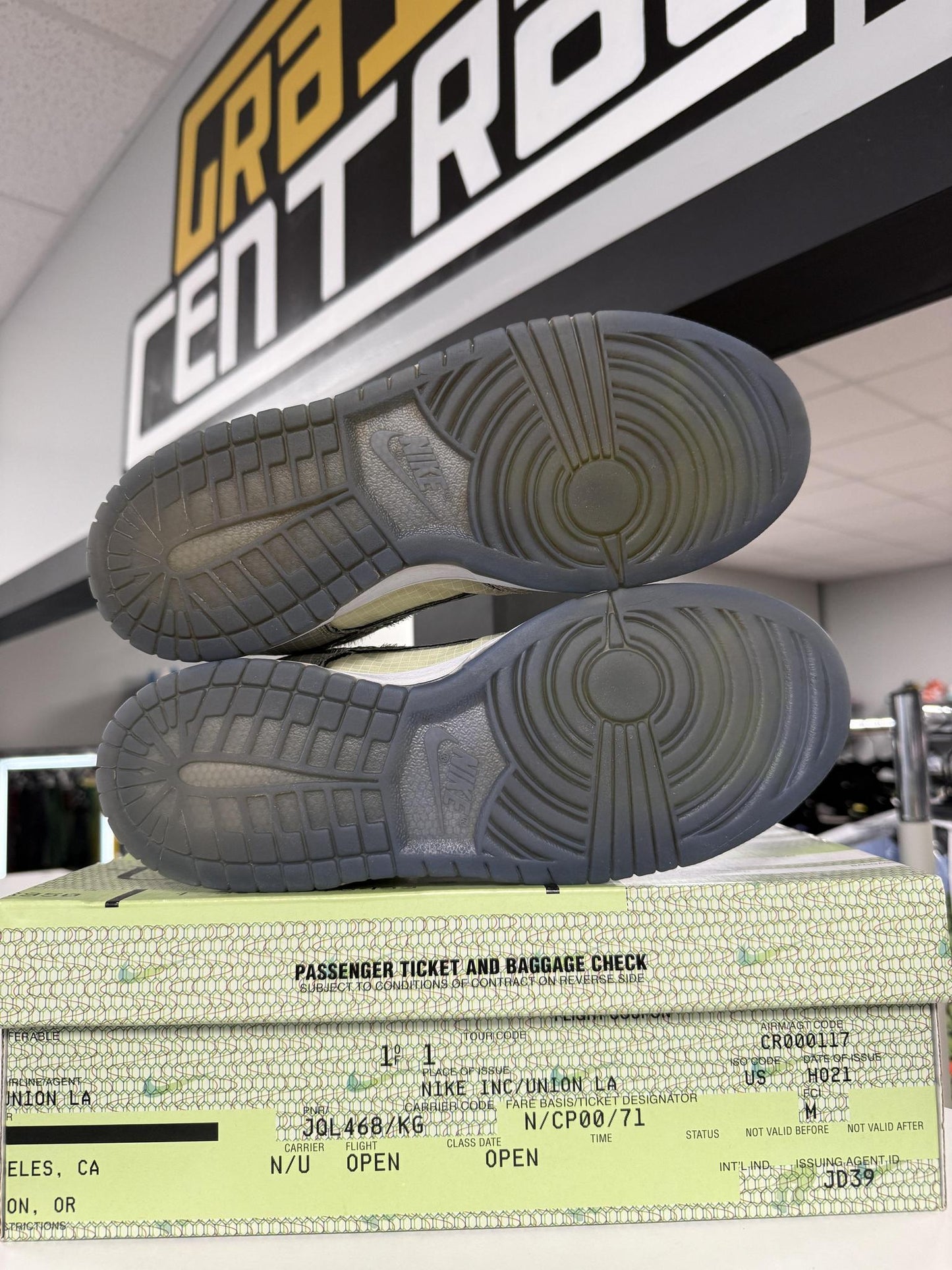 Dunk Low Union "Pistachio" Used Size 8.5