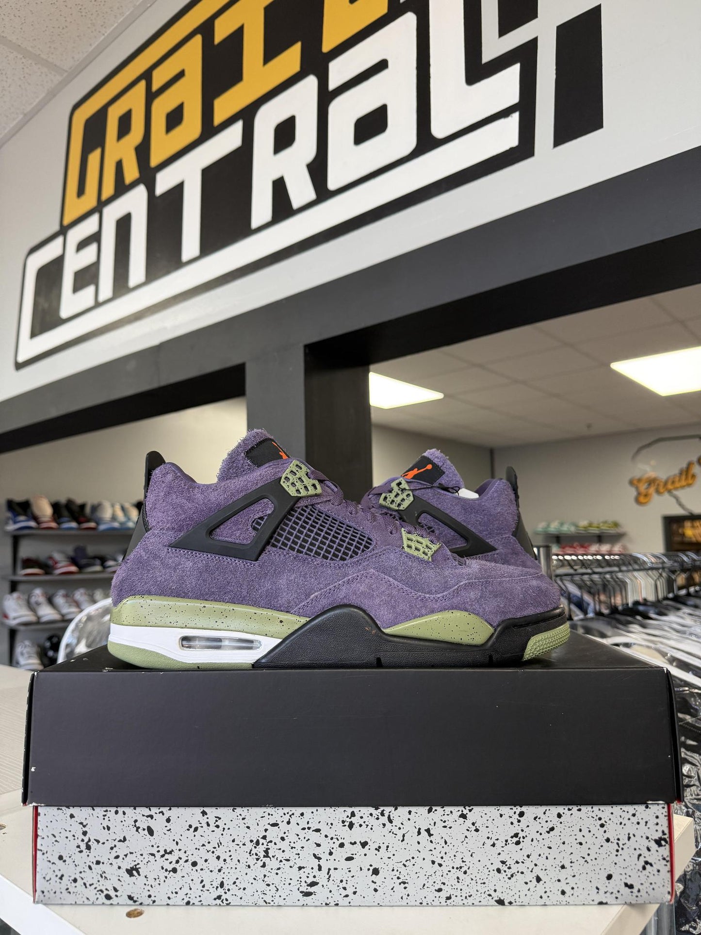 Jordan 4 "Canyon Purple" Used Size 12.5