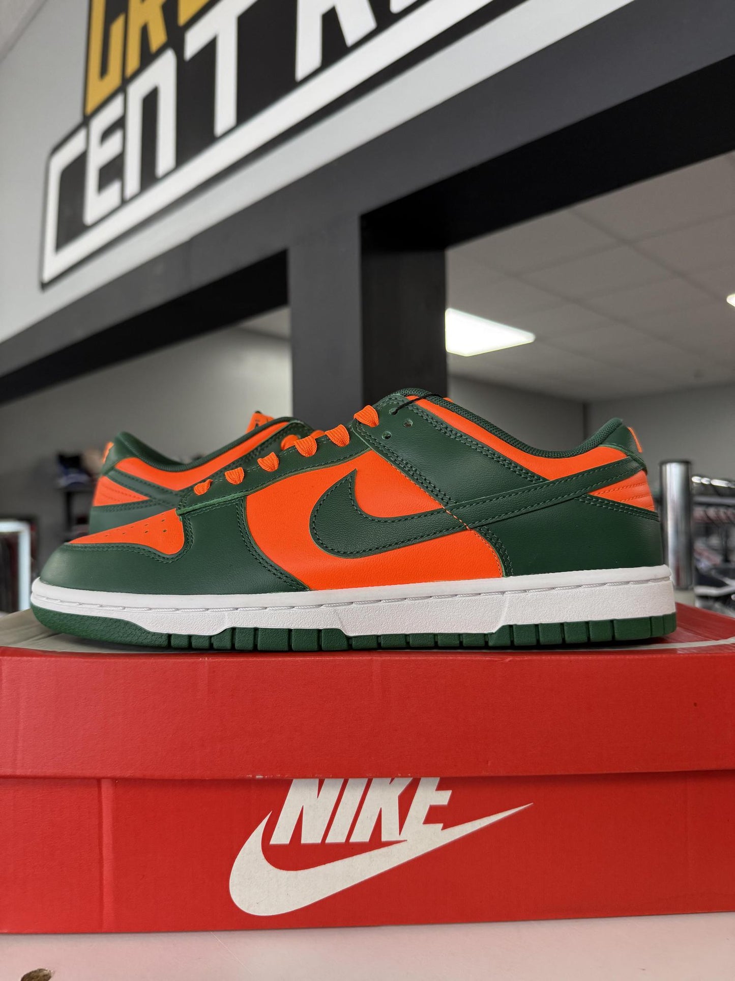 Dunk Low "Miami Hurricanes" Used Size 8