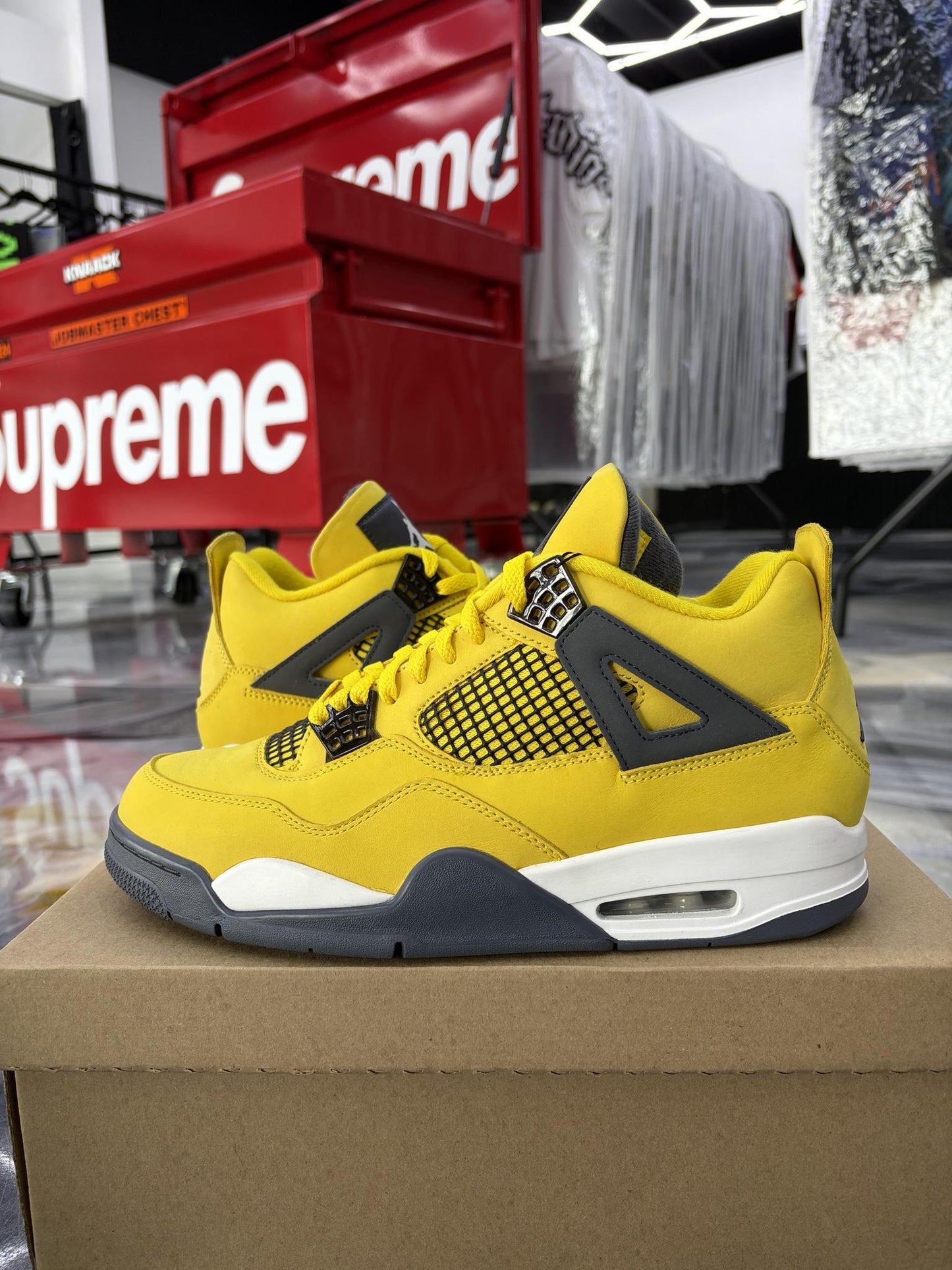 Jordan 4 "Lightning" Used Size 10.5