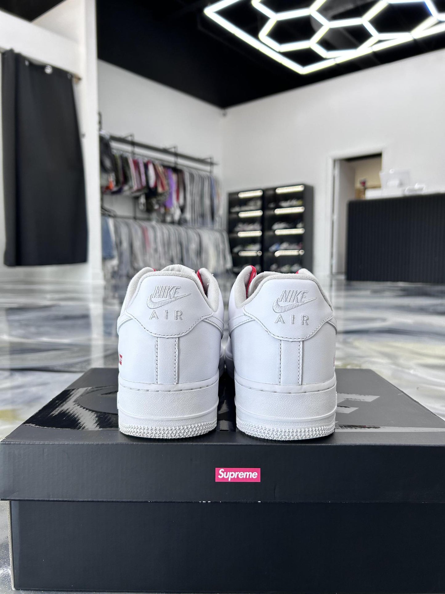 Nike x Supreme Air Force 1 Low "White" Used Size 9.5