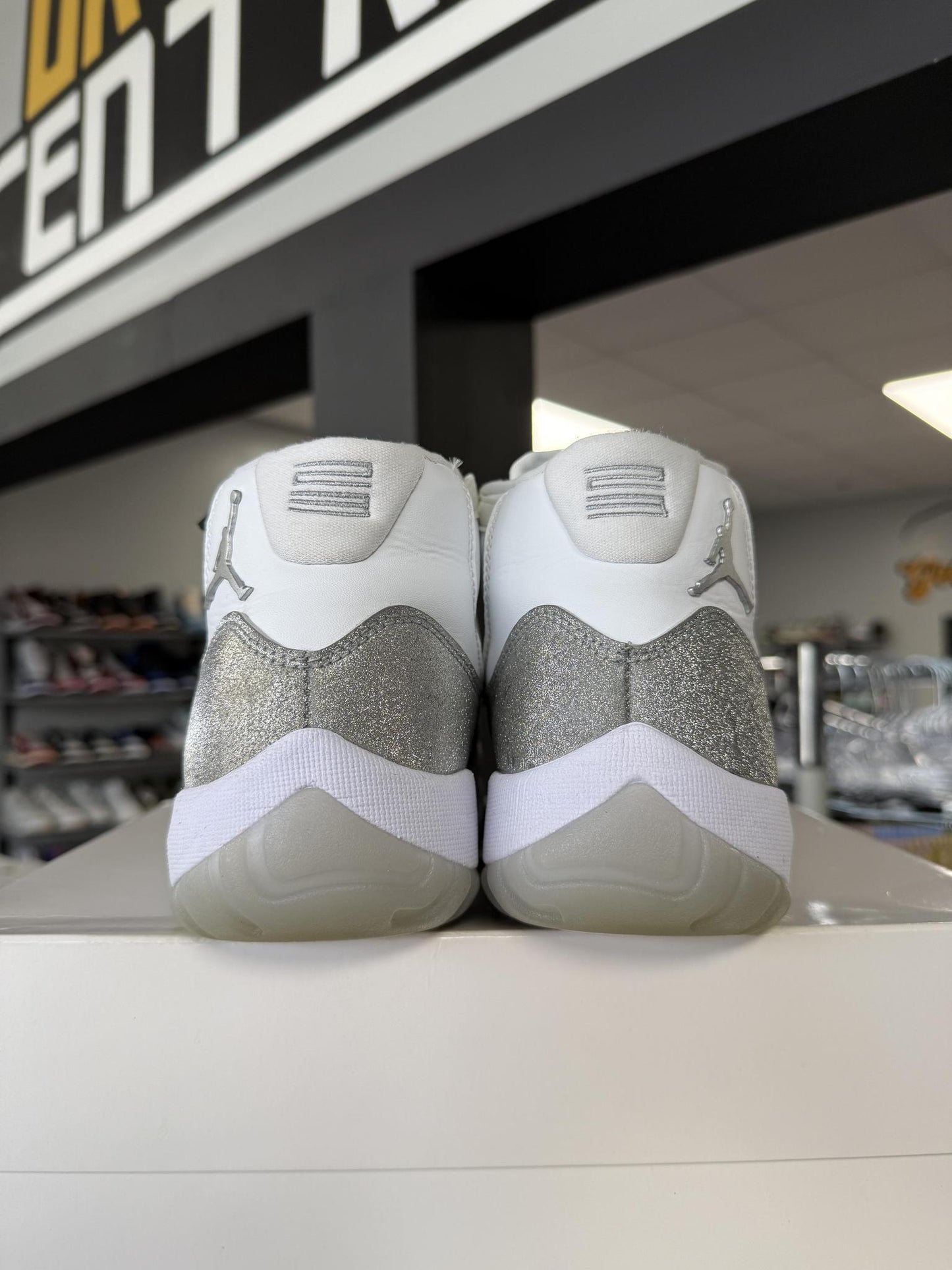 Jordan 11 "Metallic Silver" Used Size 7Y/8.5W