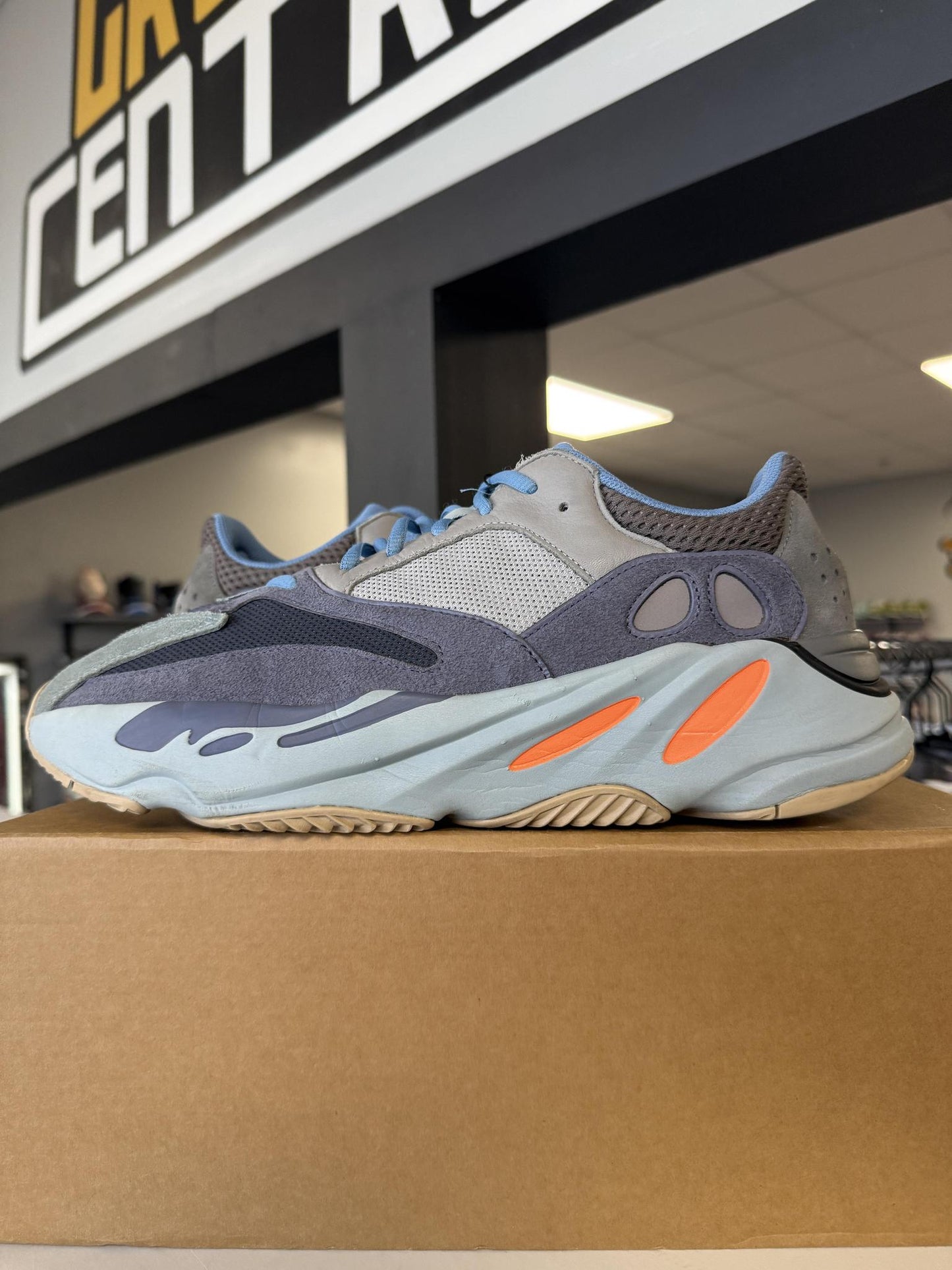 Yeezy 700 "Carbon" Used Size 12
