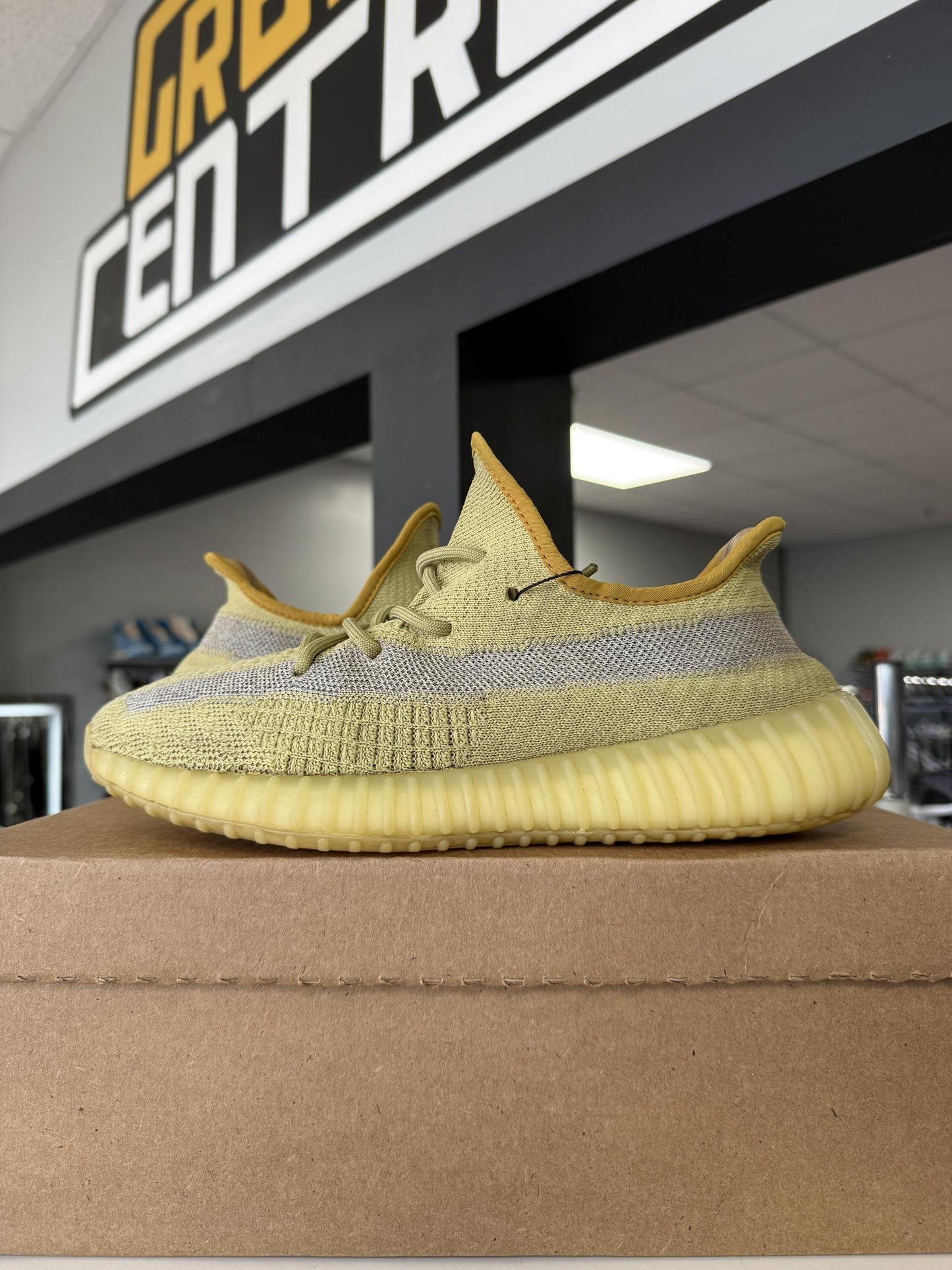 Yeezy 350 V2 "Marsh" Used Size 8