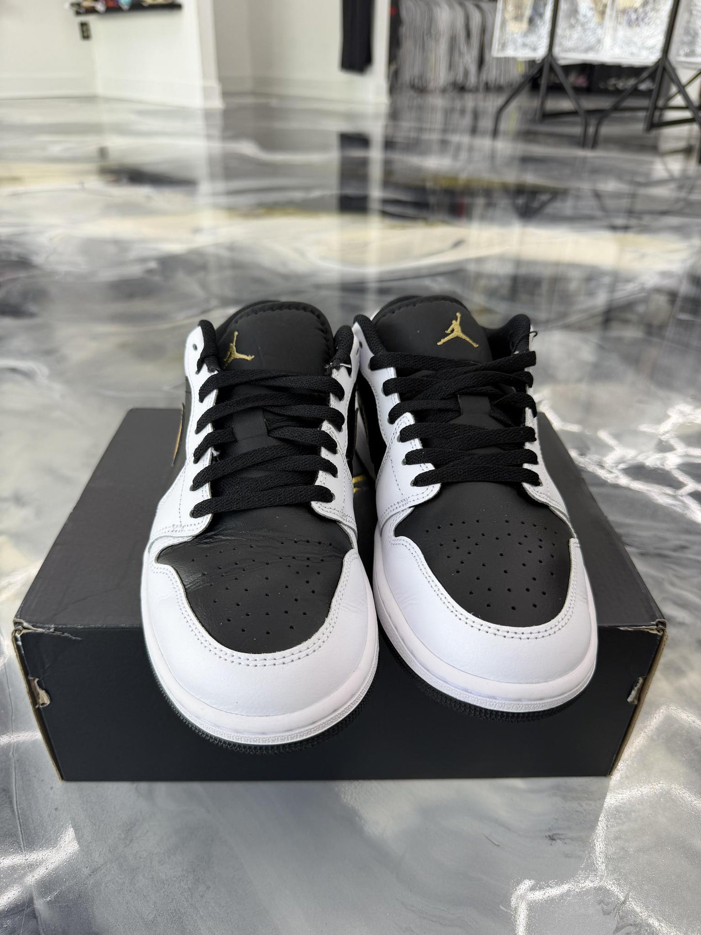 Jordan 1 Low "Black White Gold" Used Size 9