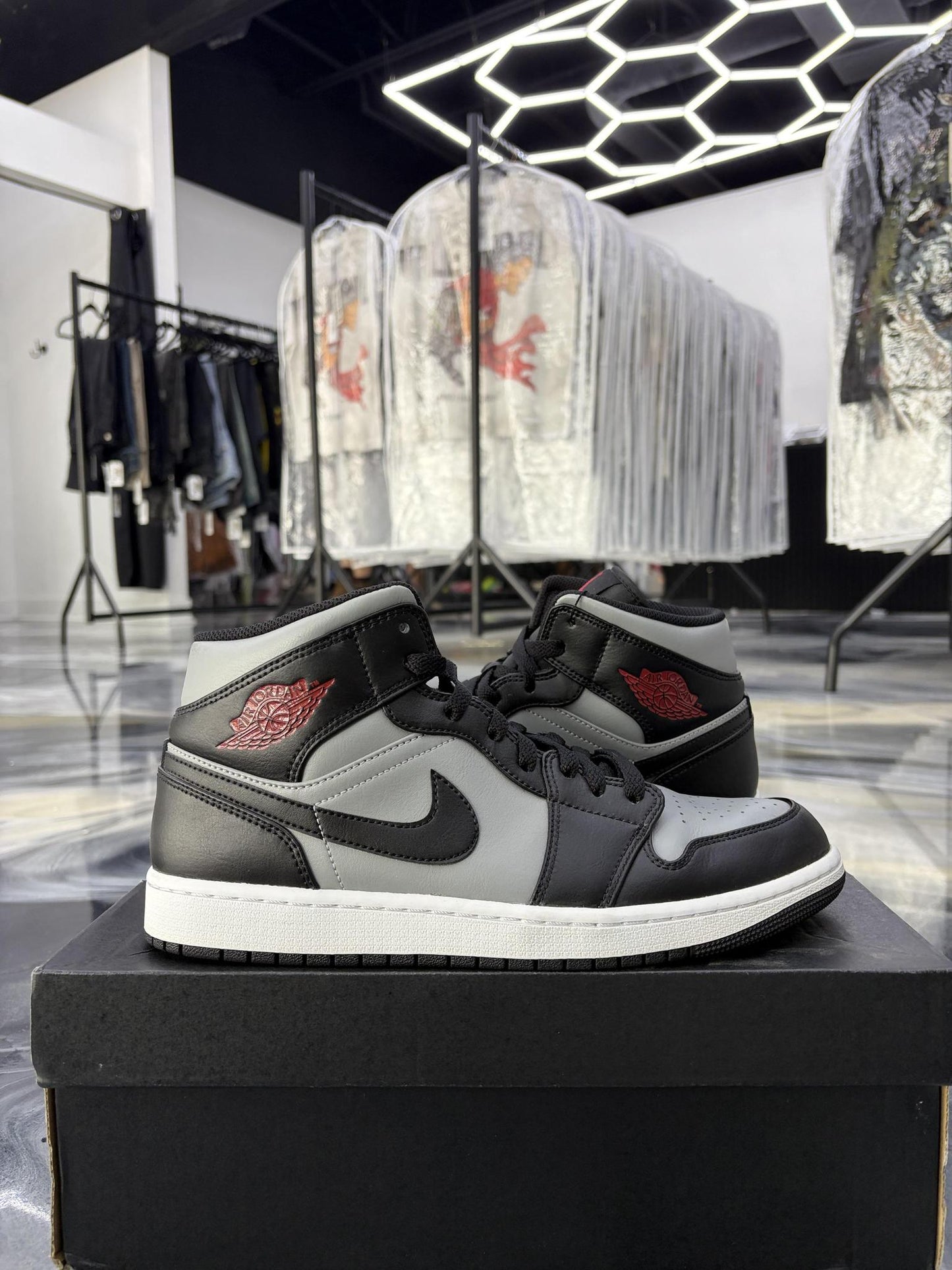 Jordan 1 Mid "Shadow Red" Used Size 10