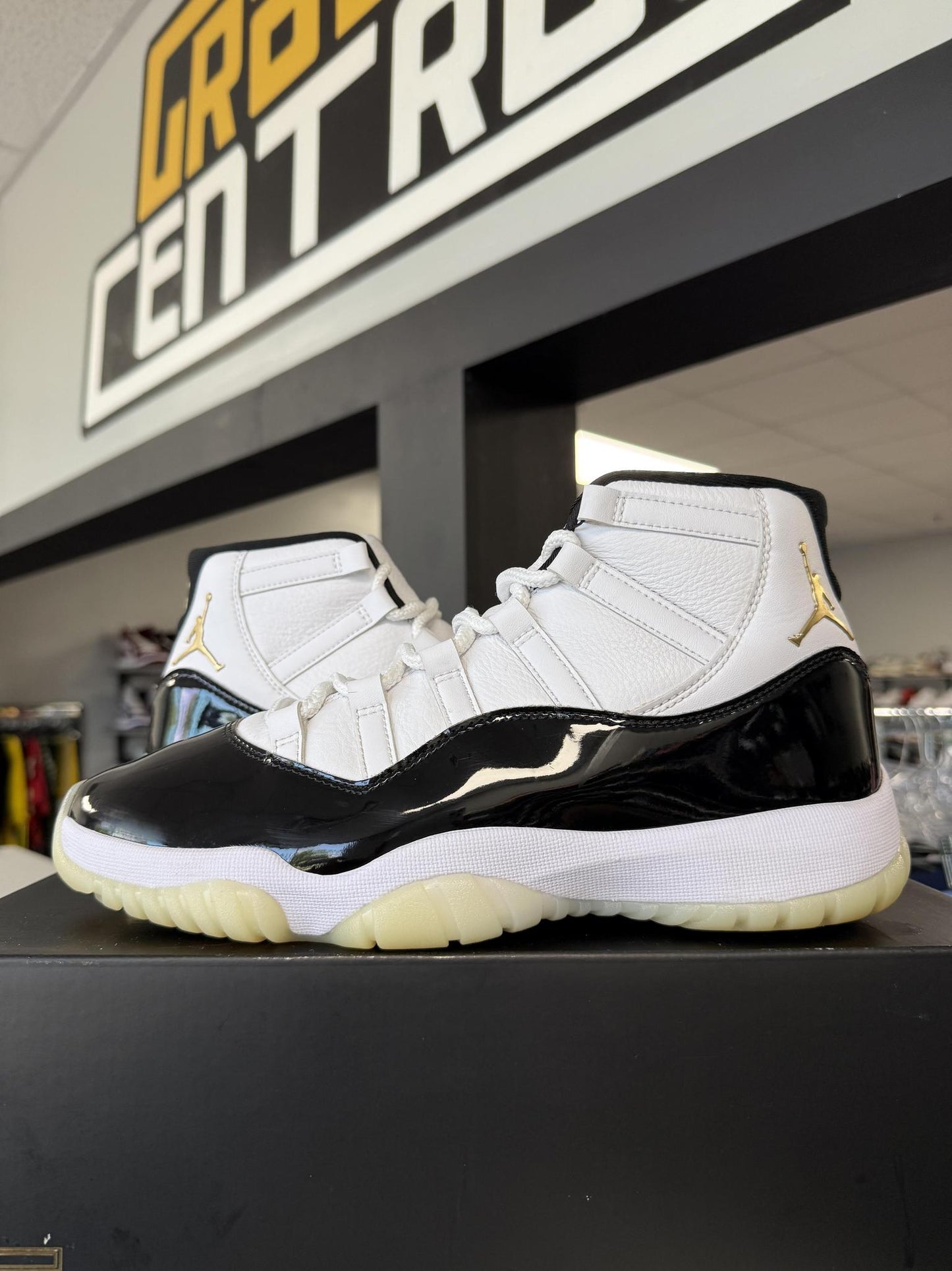 Jordan 11 "Gratitude" Used Size 9.5