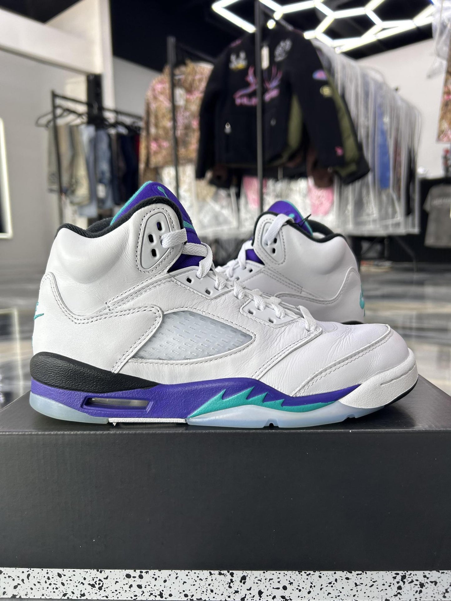 Jordan 5 "Grape" Used Size 6Y/7.5W