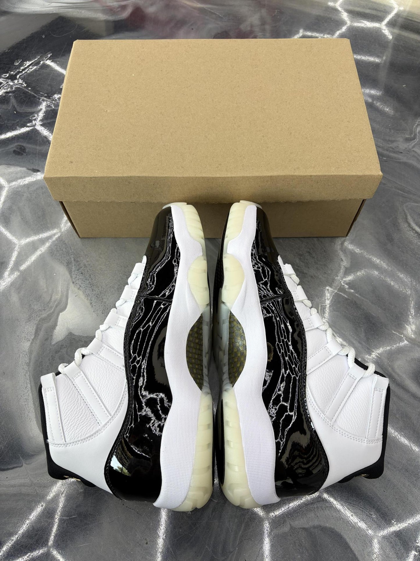 Jordan 11 "Gratitude" Used Size 9.5
