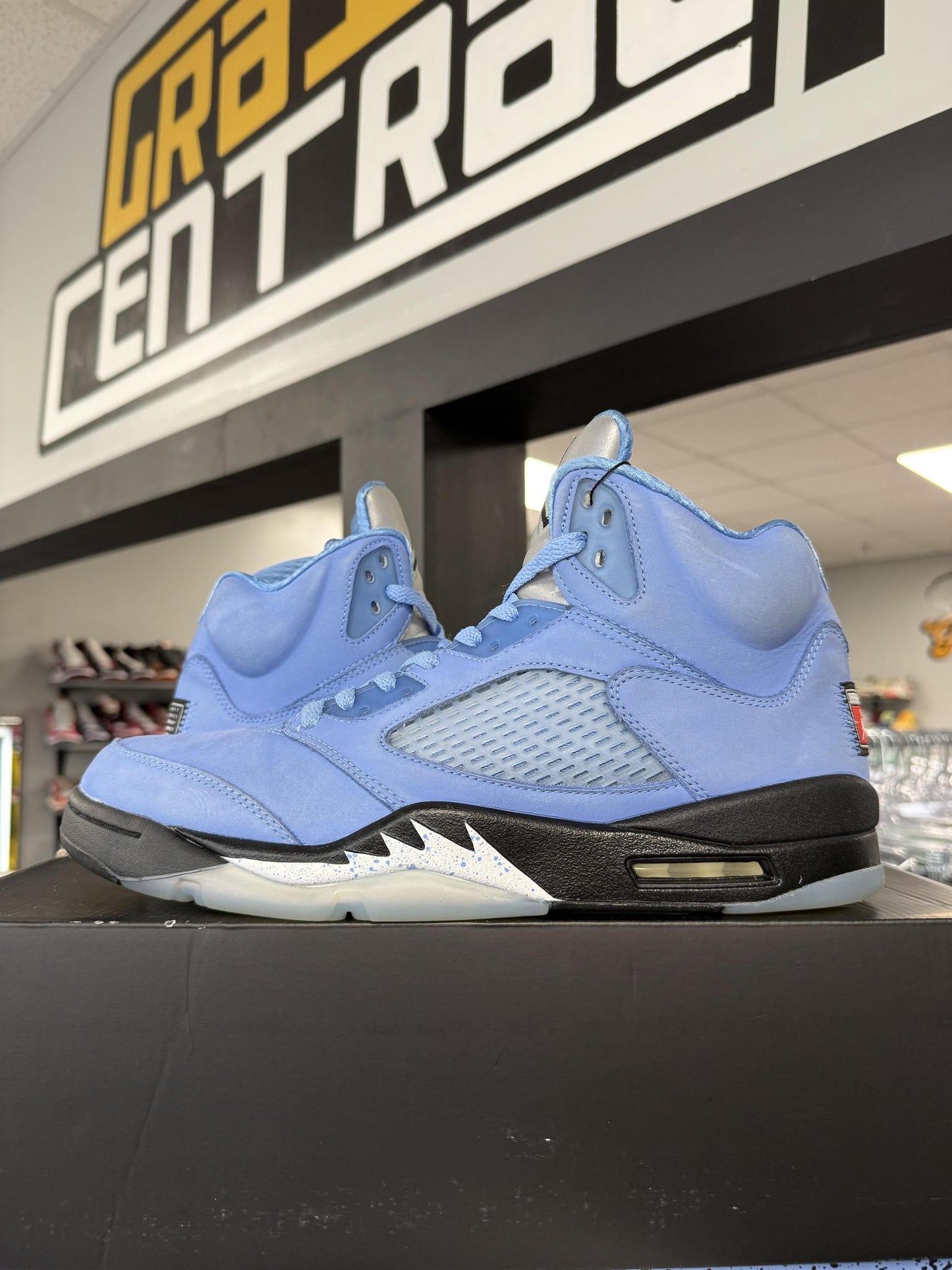 Jordan 5 "University Blue" Used Size 12.5