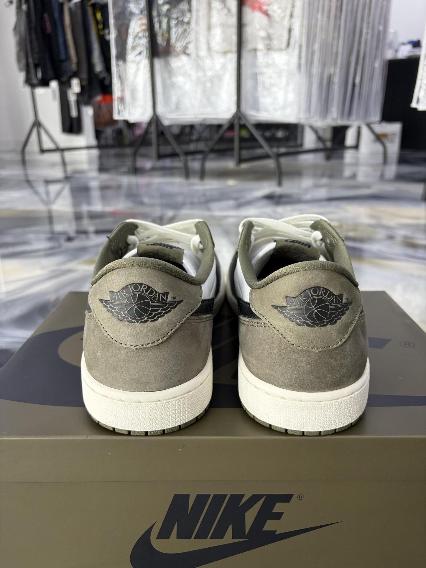 Jordan 1 Low Medium Olive Used