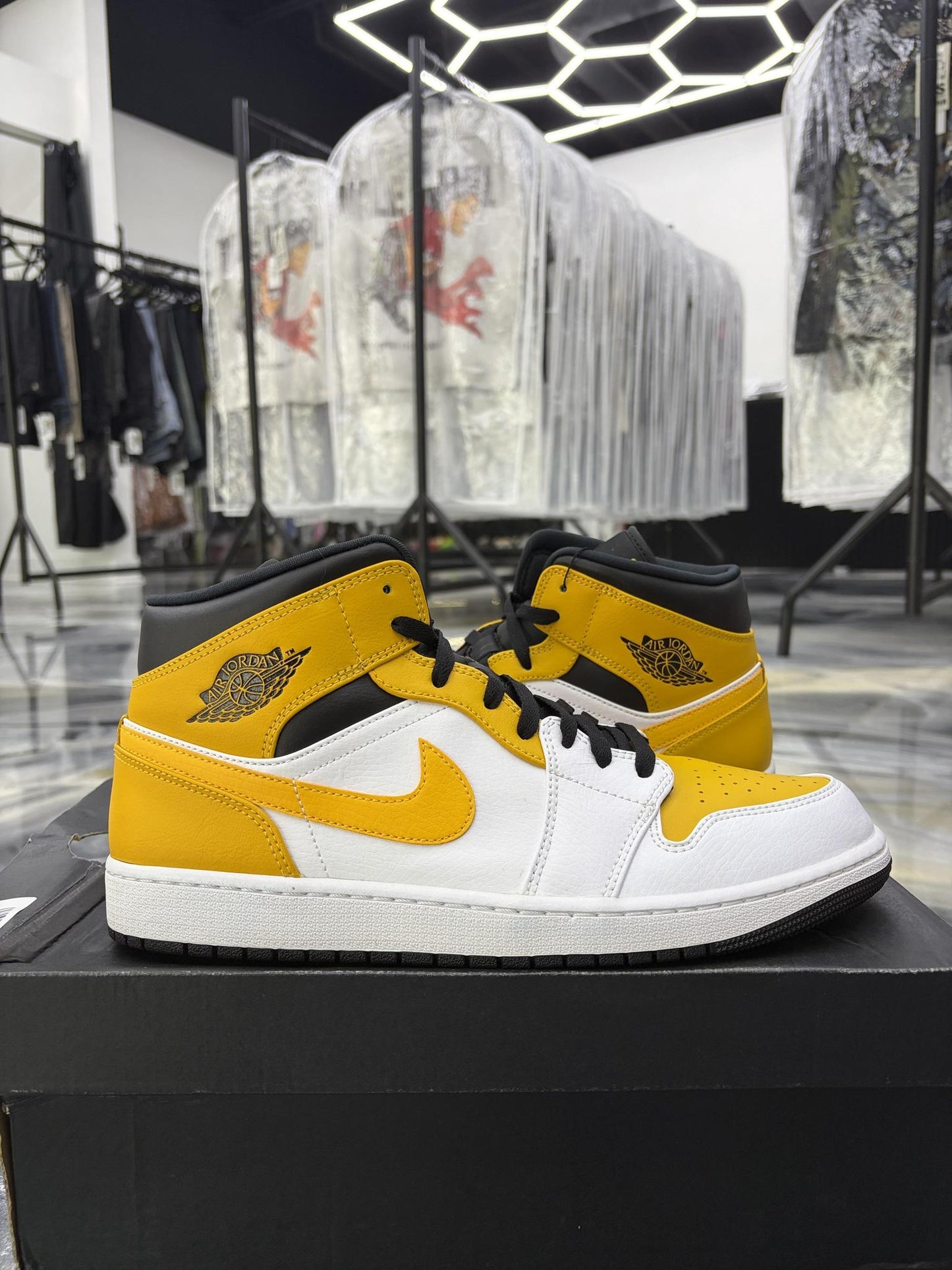 Jordan 1 Mid "University Gold" Used Size 12