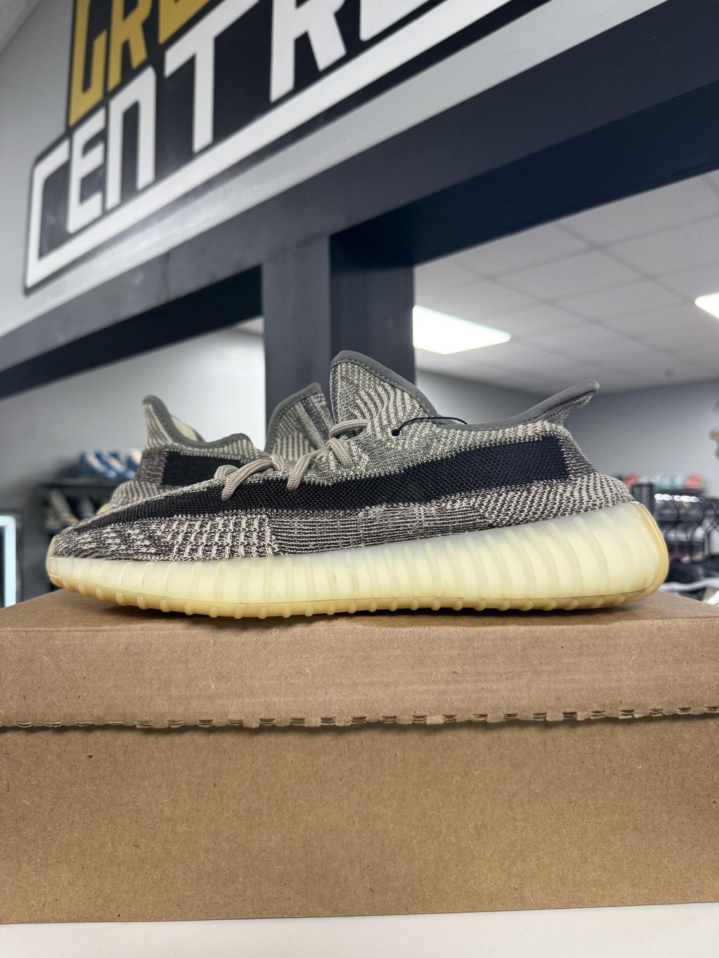 Yeezy 350 V2 "Zyon" Used Size 9.5