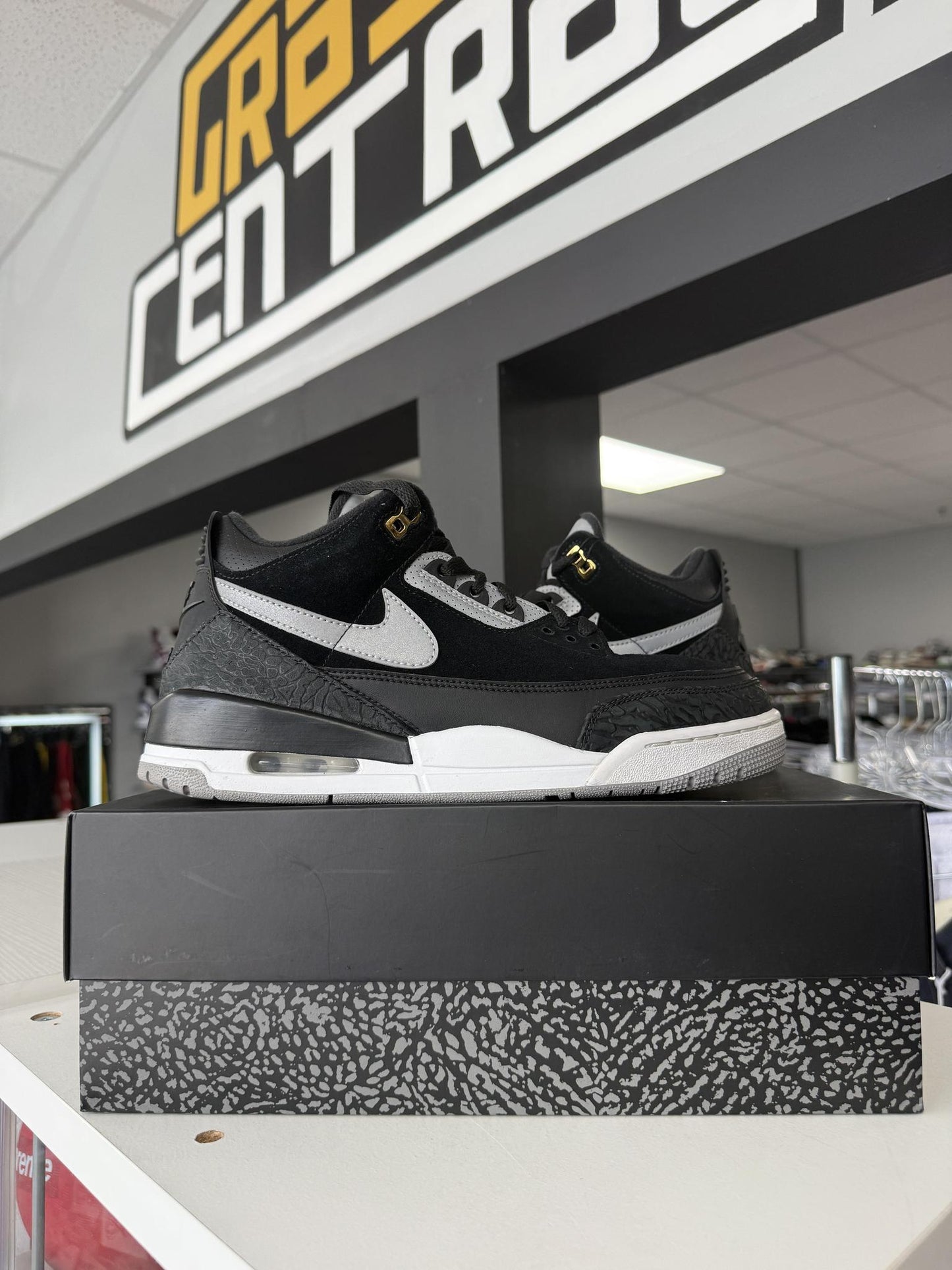 Jordan 3 "Tinker Black" Used Size 9.5