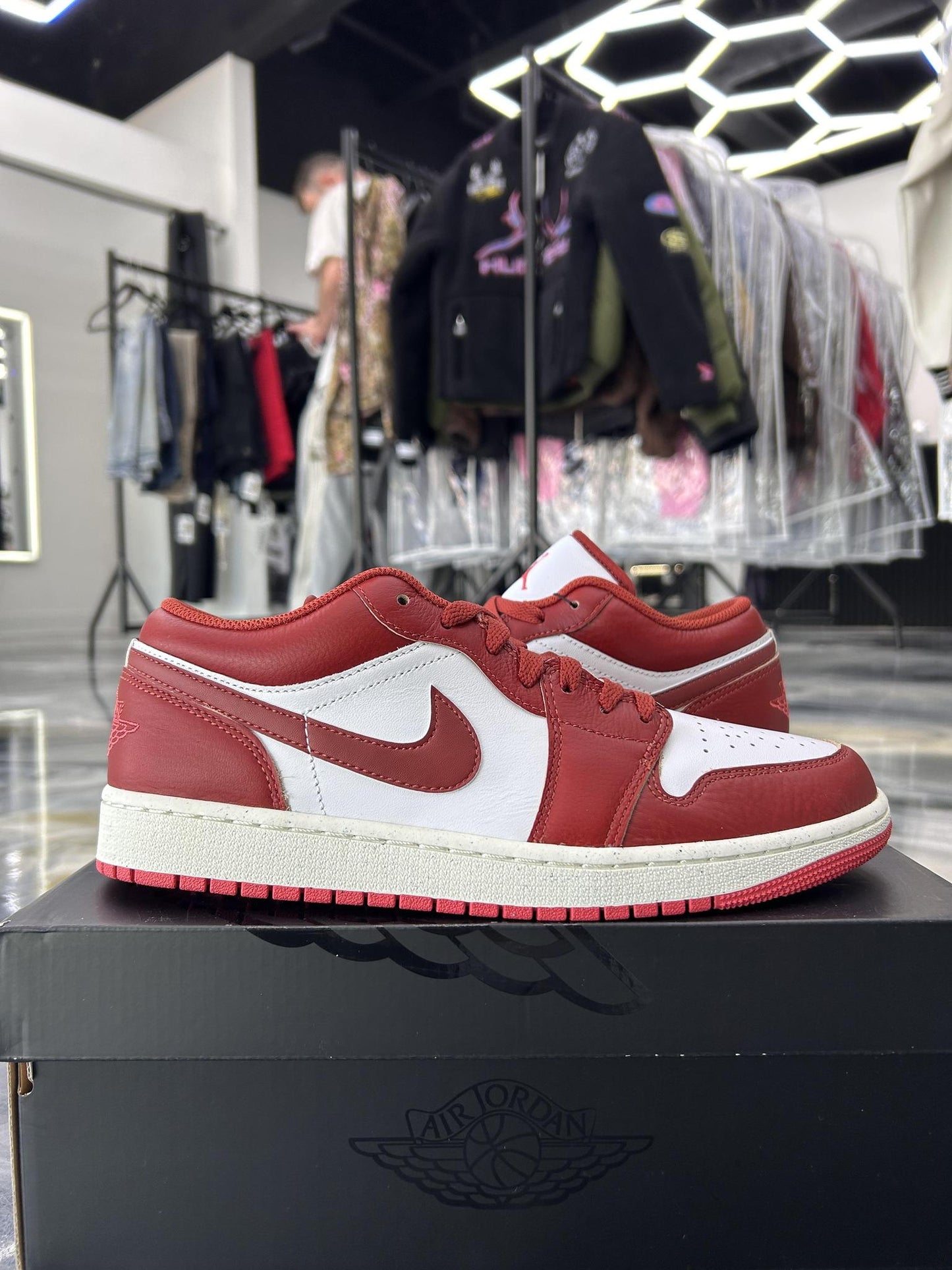 Jordan 1 Low "Dune Red" Used Size 9