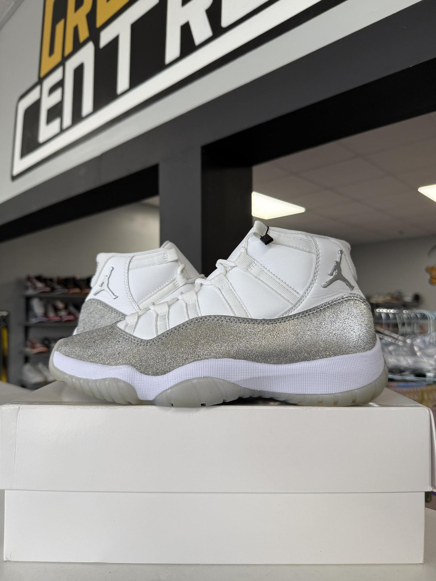 Jordan 11 "Metallic Silver" Used Size 7Y/8.5W