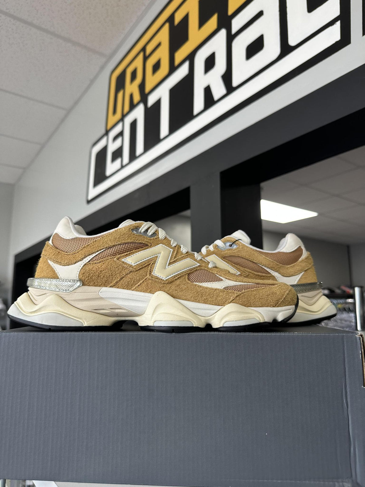 New Balance 9060 Great Plains Used