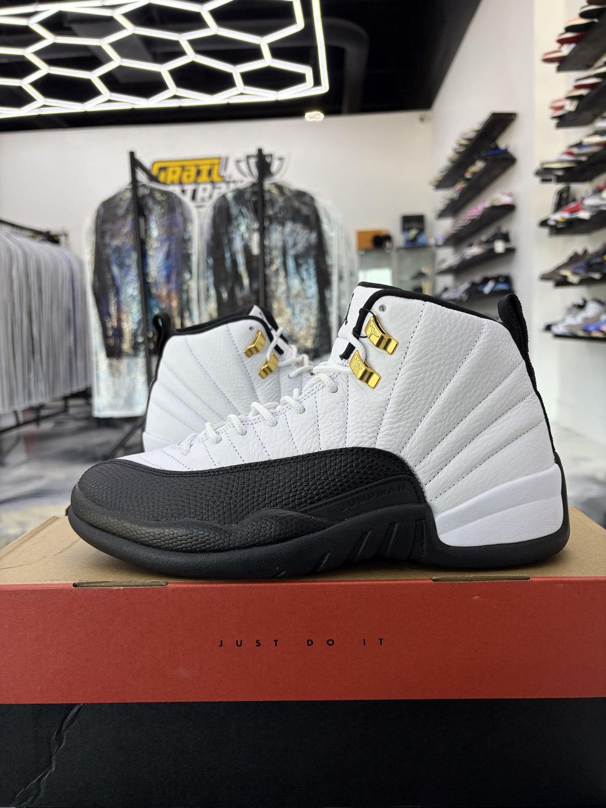 Jordan 12 "Taxi" Used Size 9