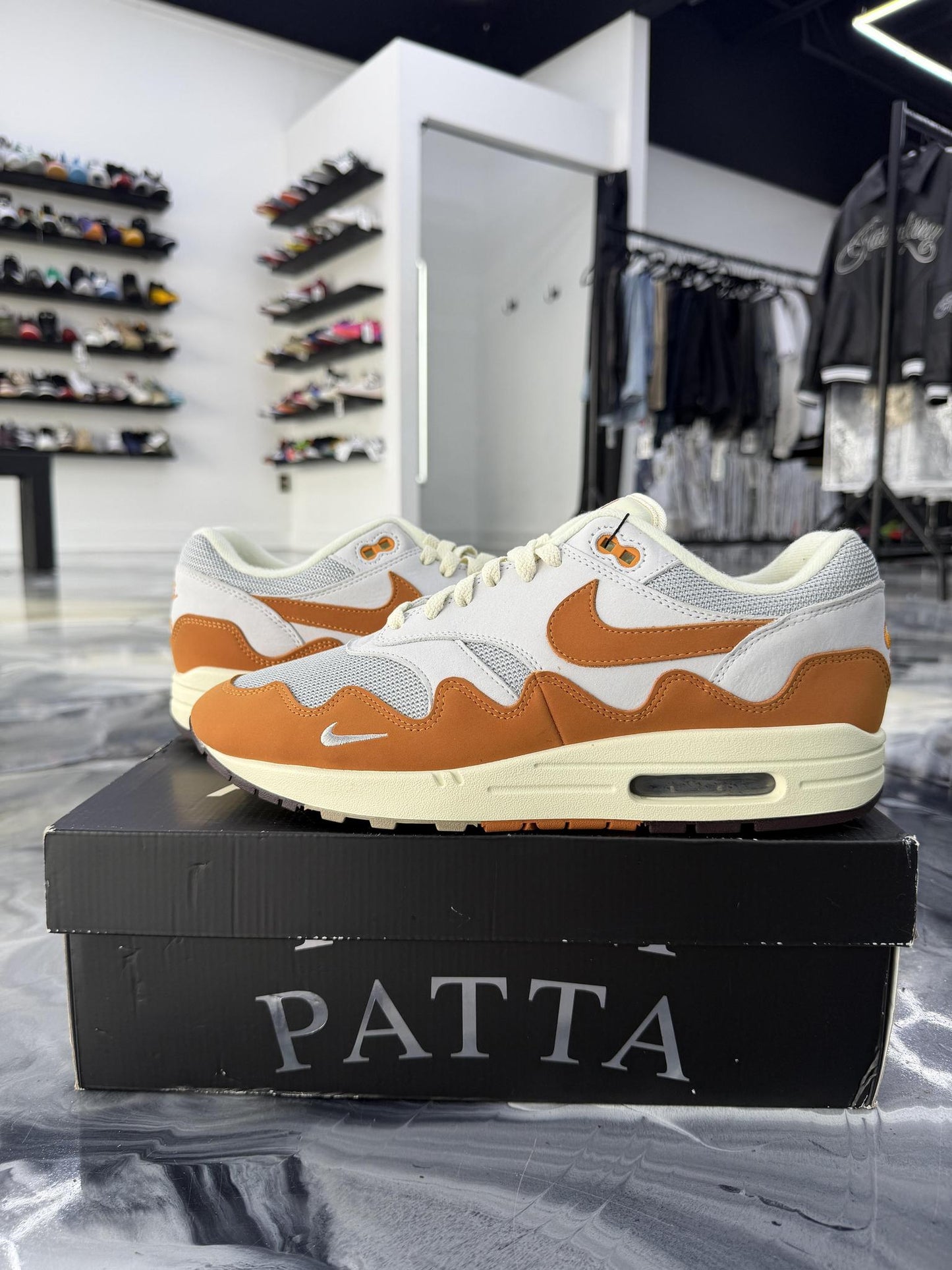 Nike X Patta Air Max 1 "Monarch Orange" Used Size 11