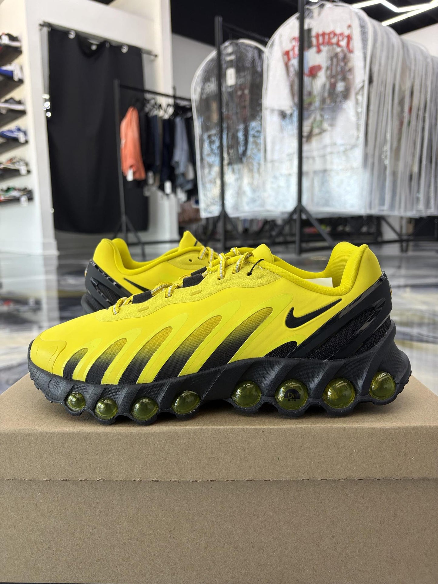 Nike Air Max Dn8 "Bright Citron" Used Size 10
