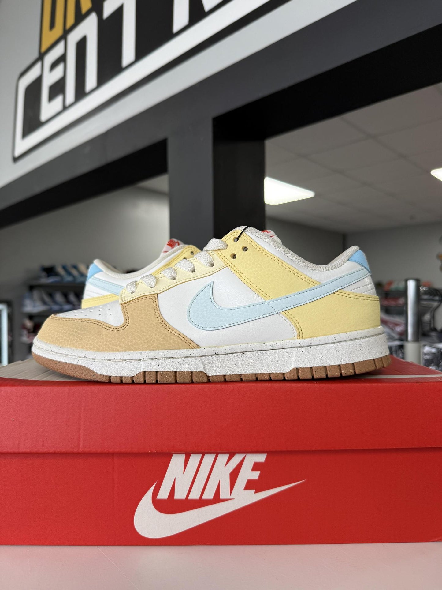 Dunk Low "Soft Yellow" Used Size 6.5Y/8W