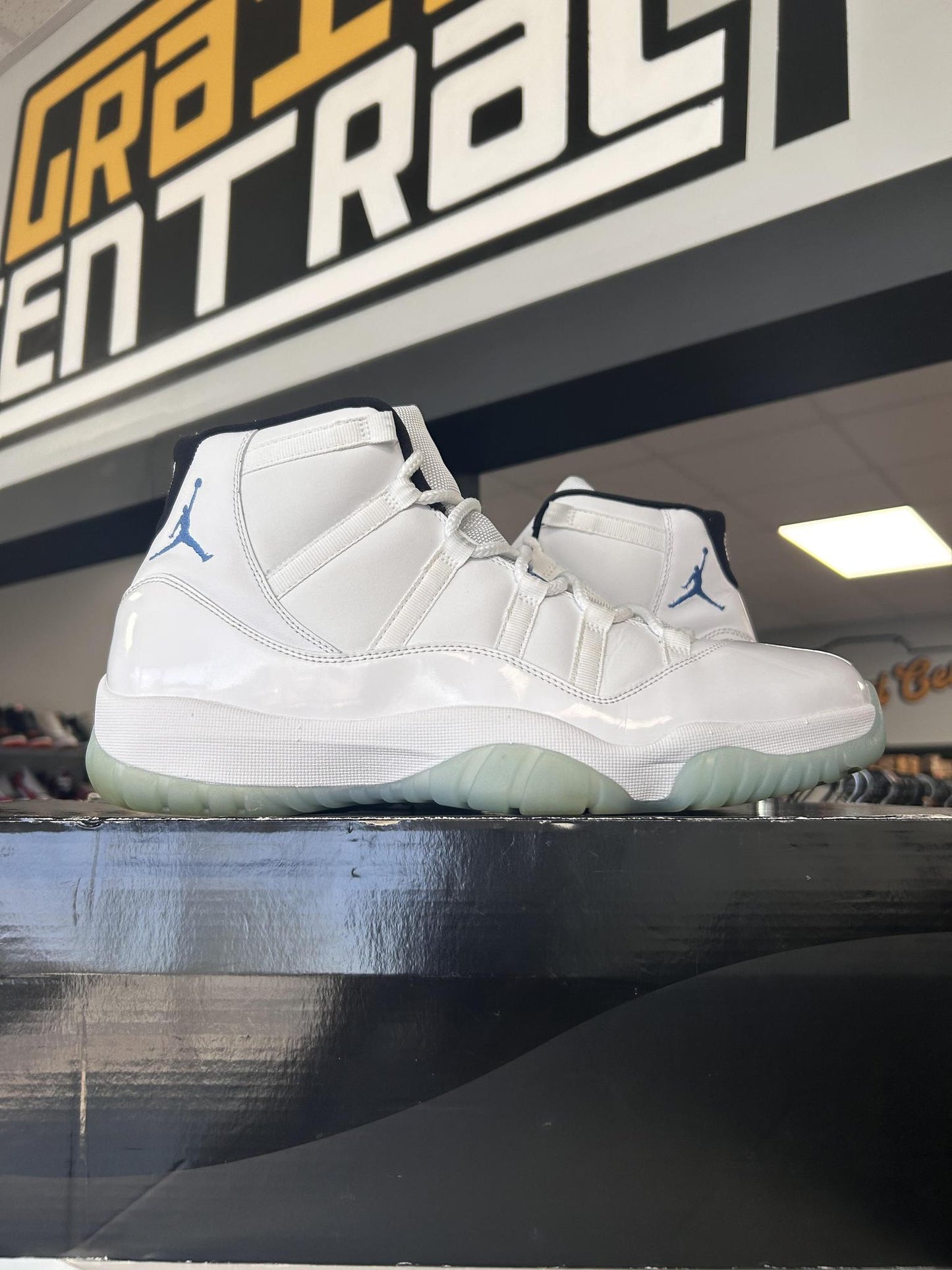 Jordan 11 "Legend Blue" (2014) Used Size 13