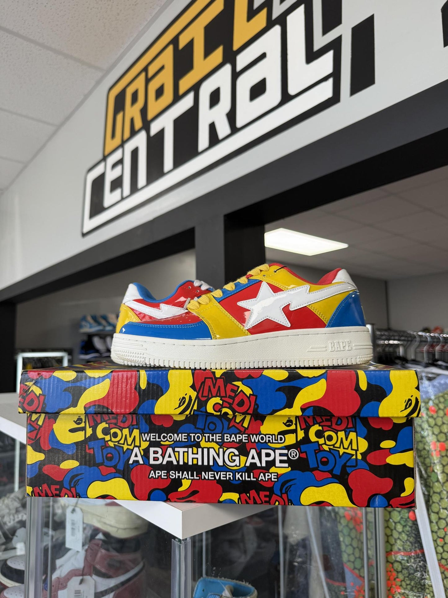 Bape Sta Medicom Toy "Multi Color" Used Size 8
