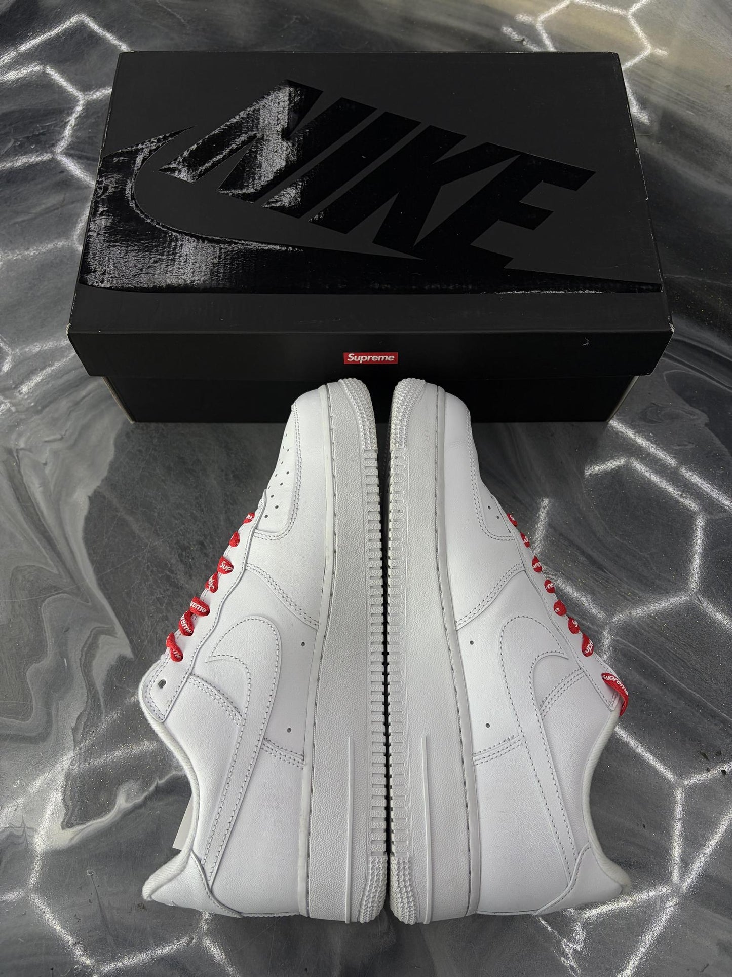Nike Air Force 1 Supreme "White" Used Size 9
