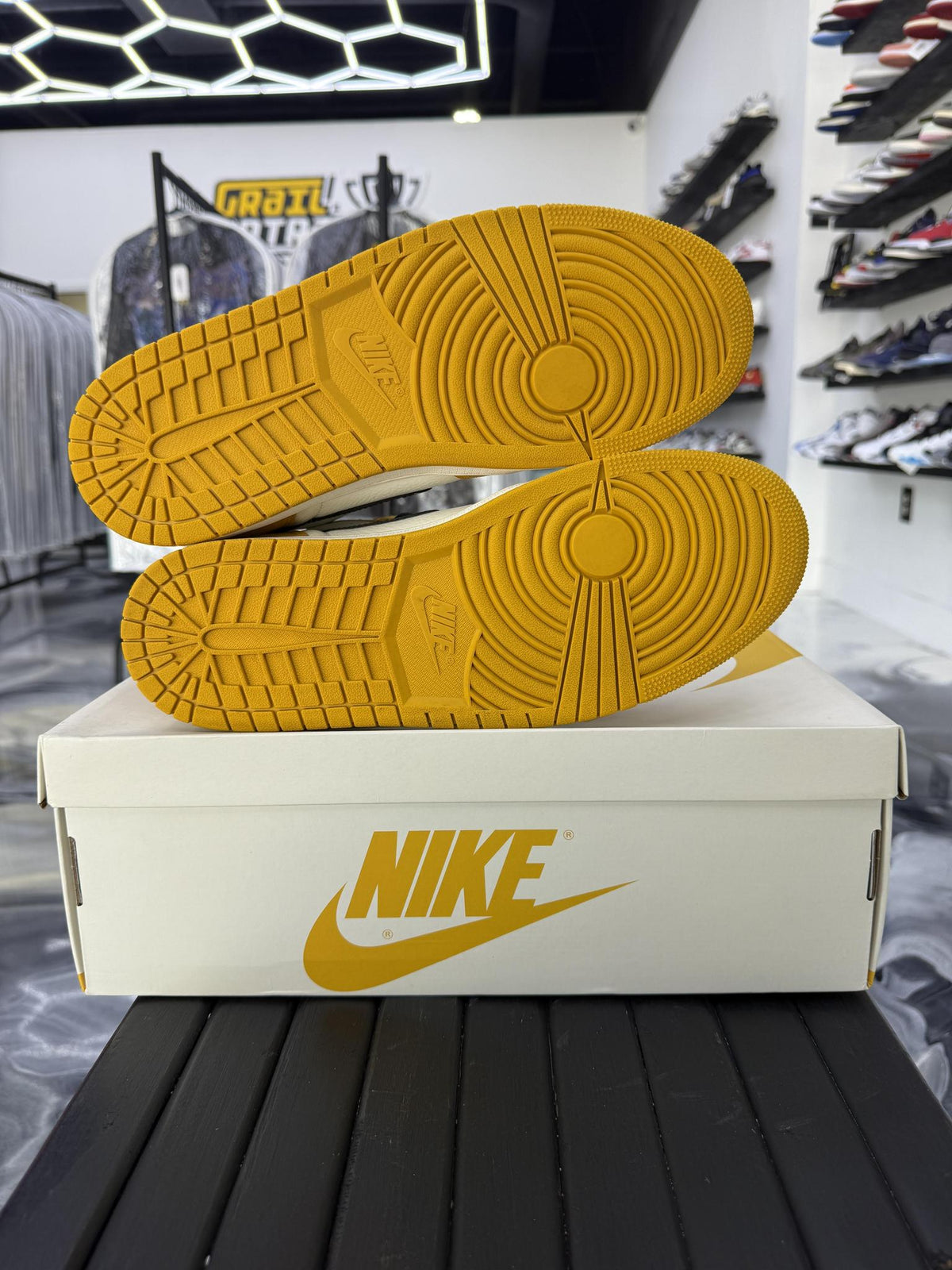 Jordan 1 "Yellow Ochre" Used Size 11.5