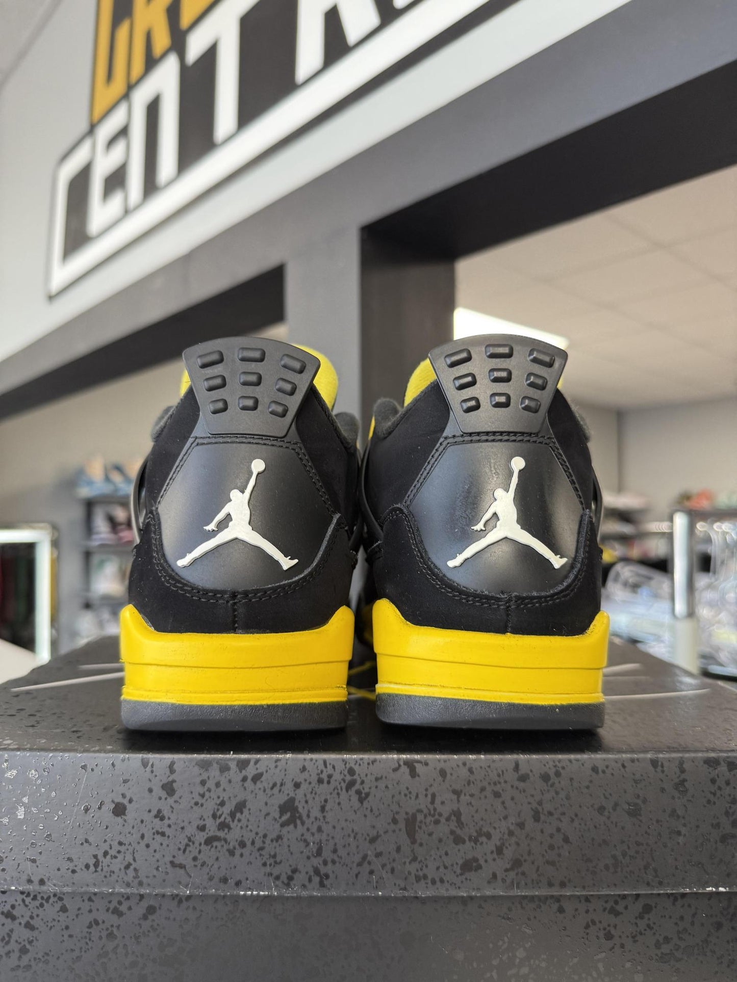 Jordan 4 "Thunder" Used Size 6Y/7.5W