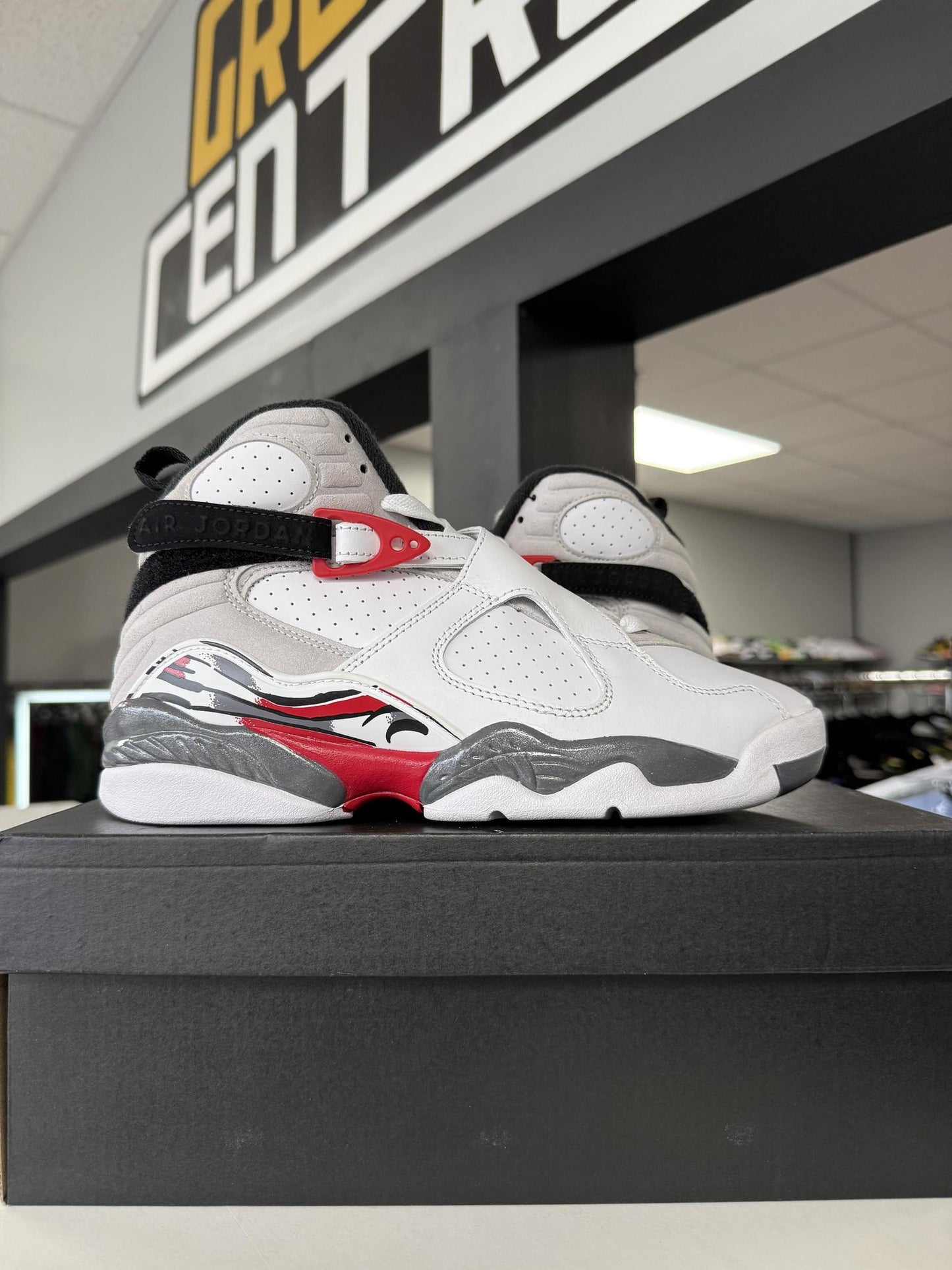 Jordan 8 "Bugs Bunny" Used Size 6.5Y/8W