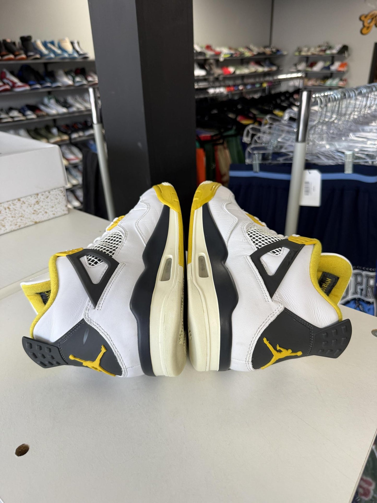 Jordan 4 "Vivid Sulfur" Used Size 10.5