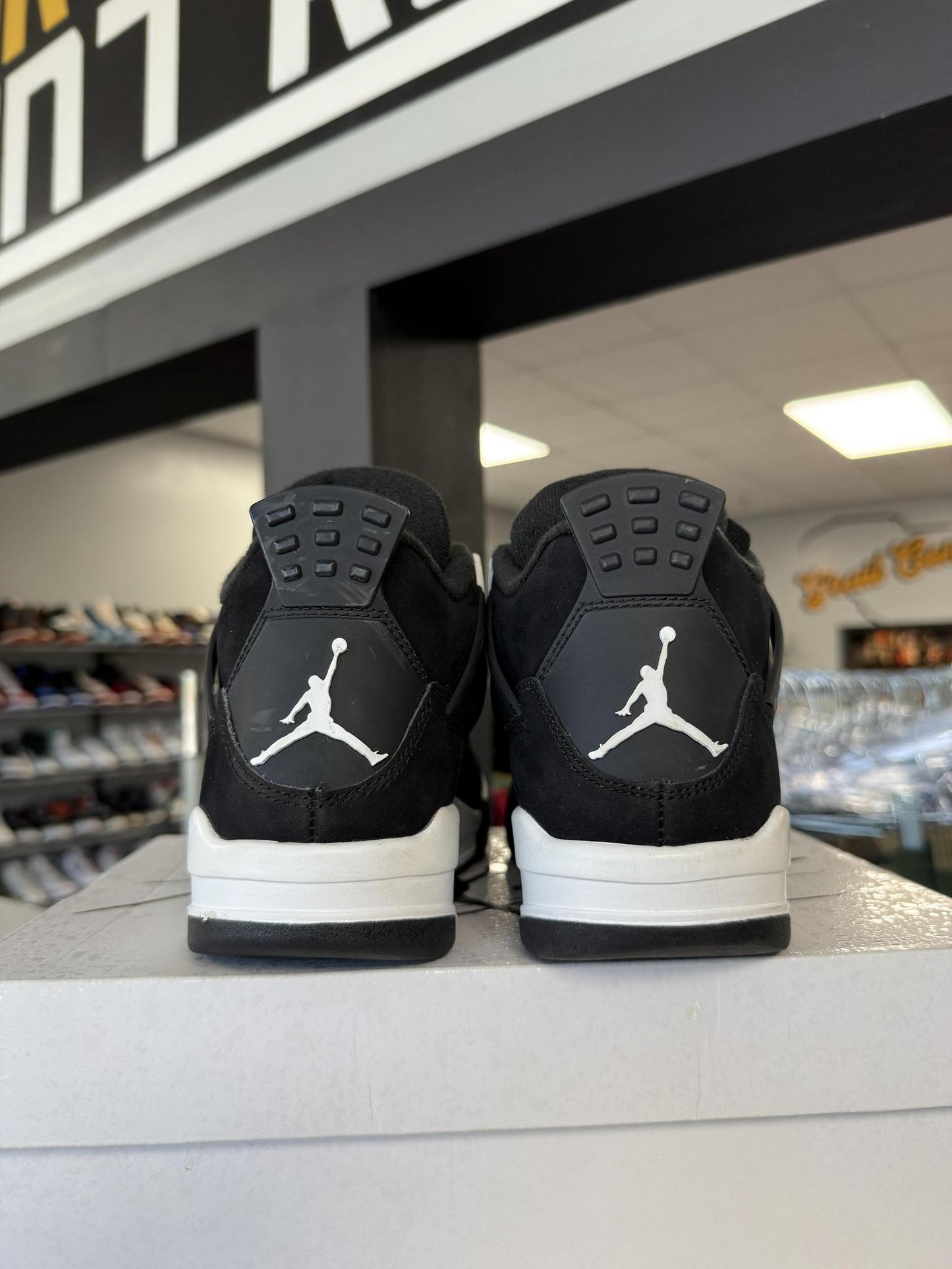 Jordan 4 "White Thunder" Used Size 4.5Y/6W