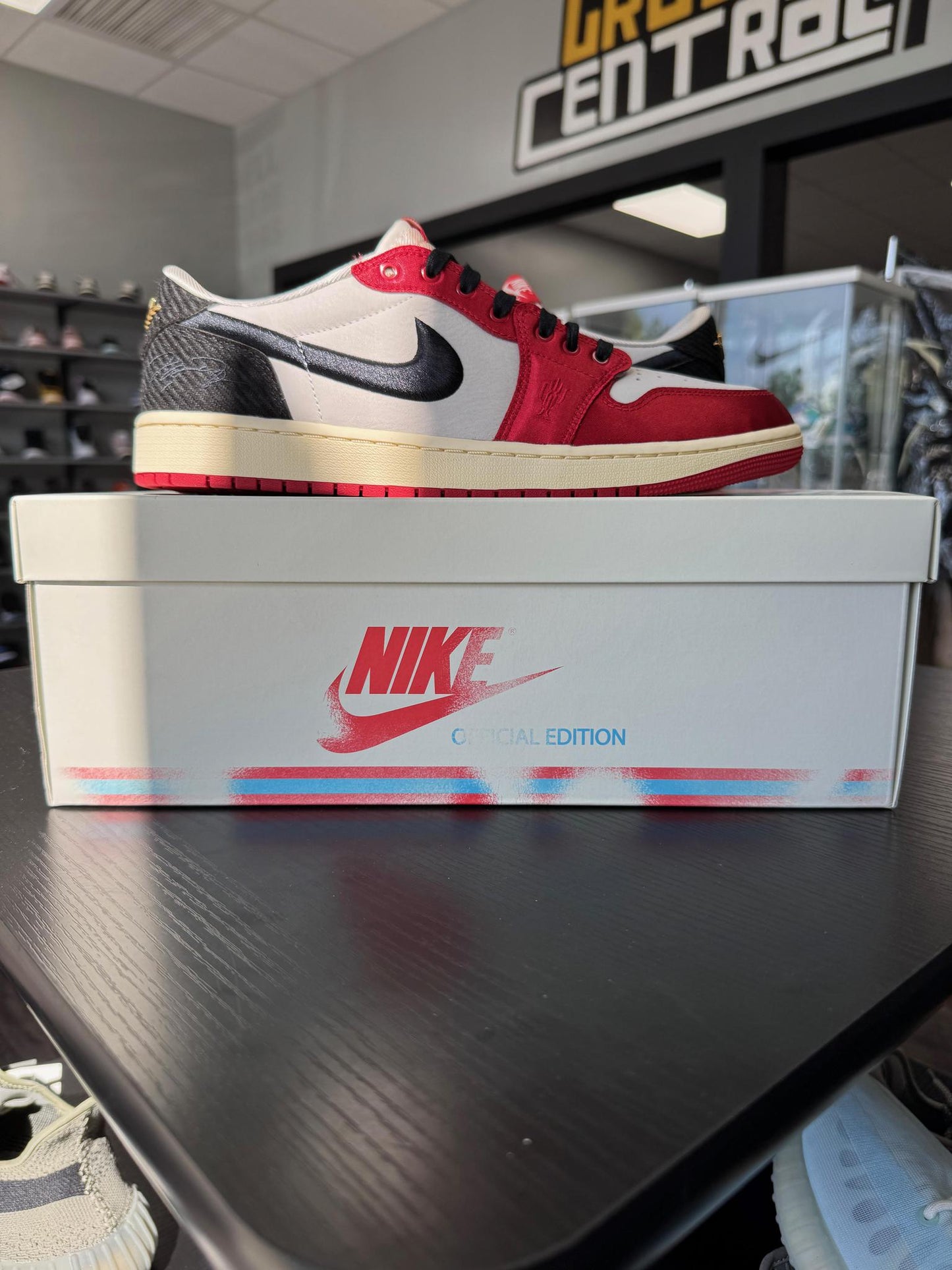 Jordan 1 Low x Trophy Room "Away"  Used Size 12