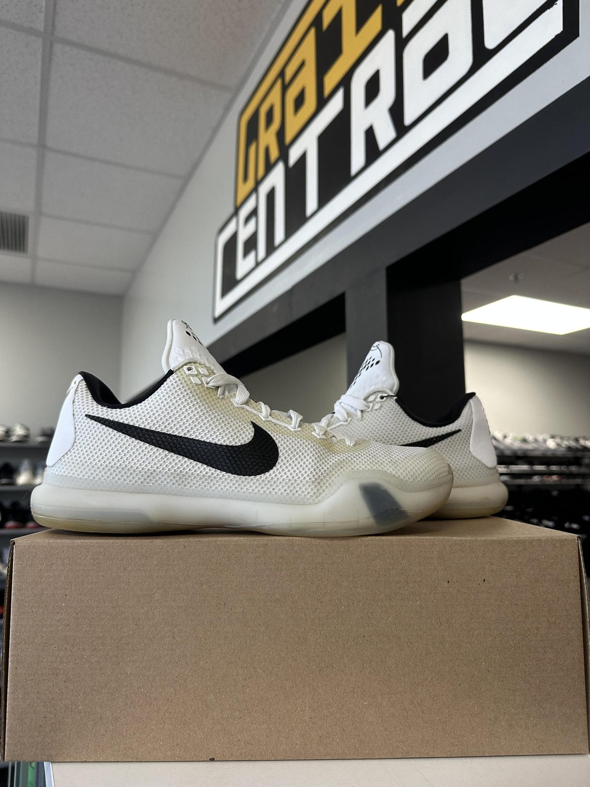 Nike Kobe 10 "Fundamentals" Size 9.5 Used