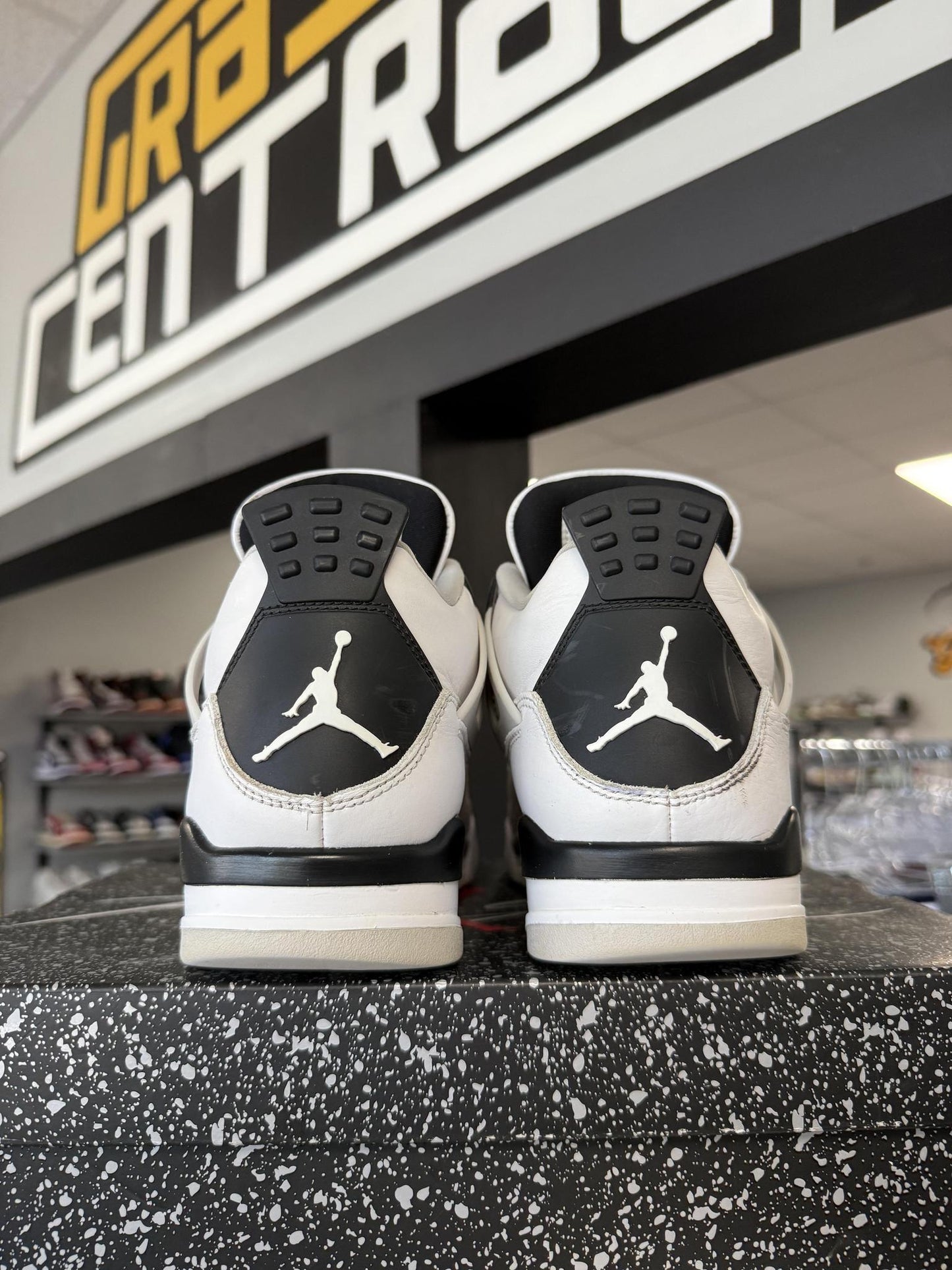 Jordan 4 "Military Black" Used Size 9.5