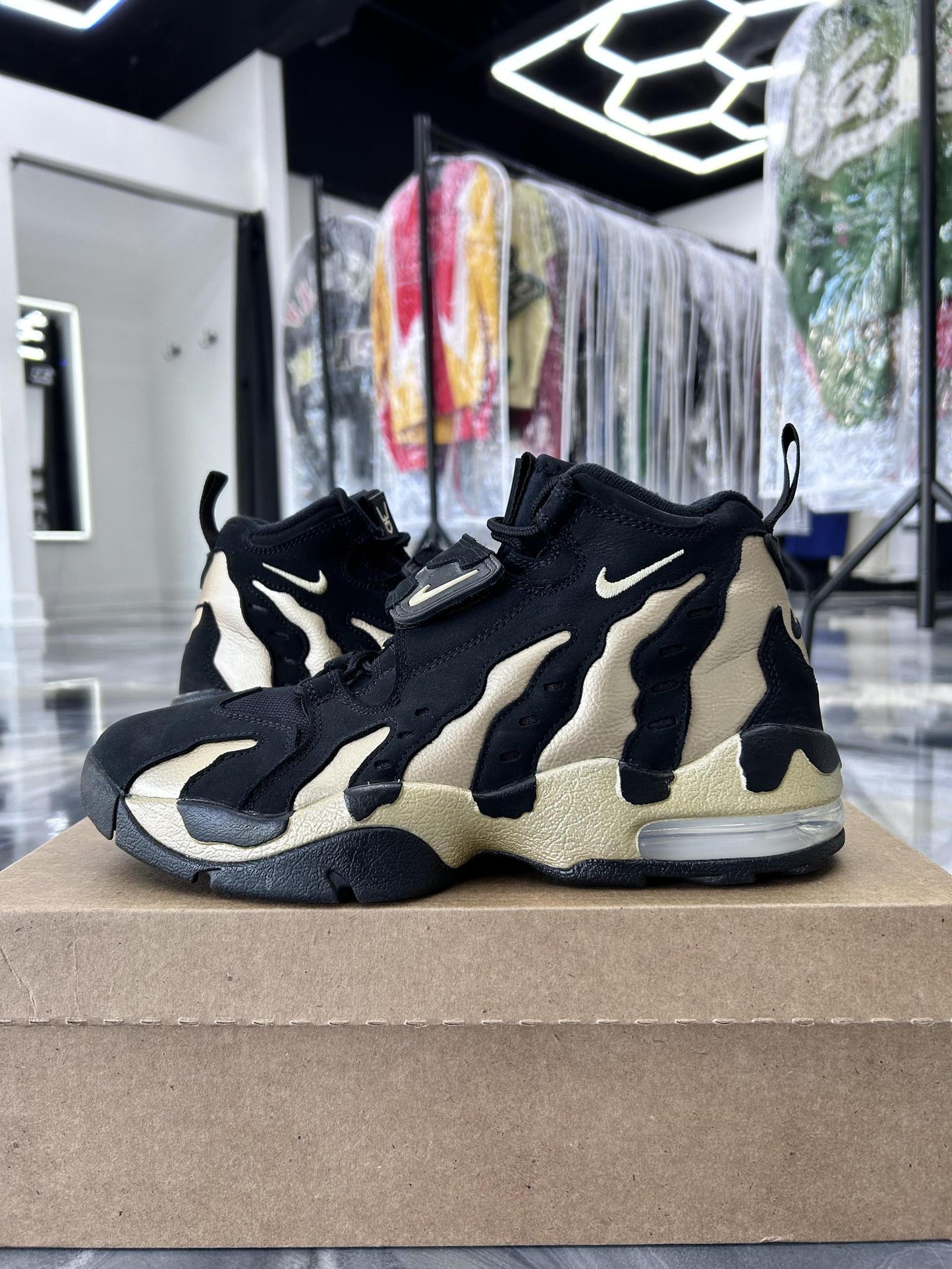 Nike Air DT Max '96 "Black Gold" Used Size 9
