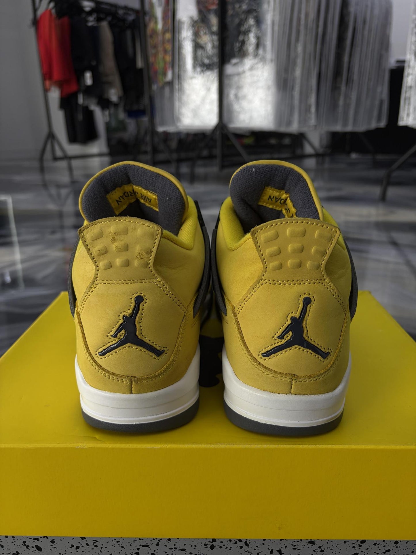 Jordan 4 "Lightning" Used Size 9.5