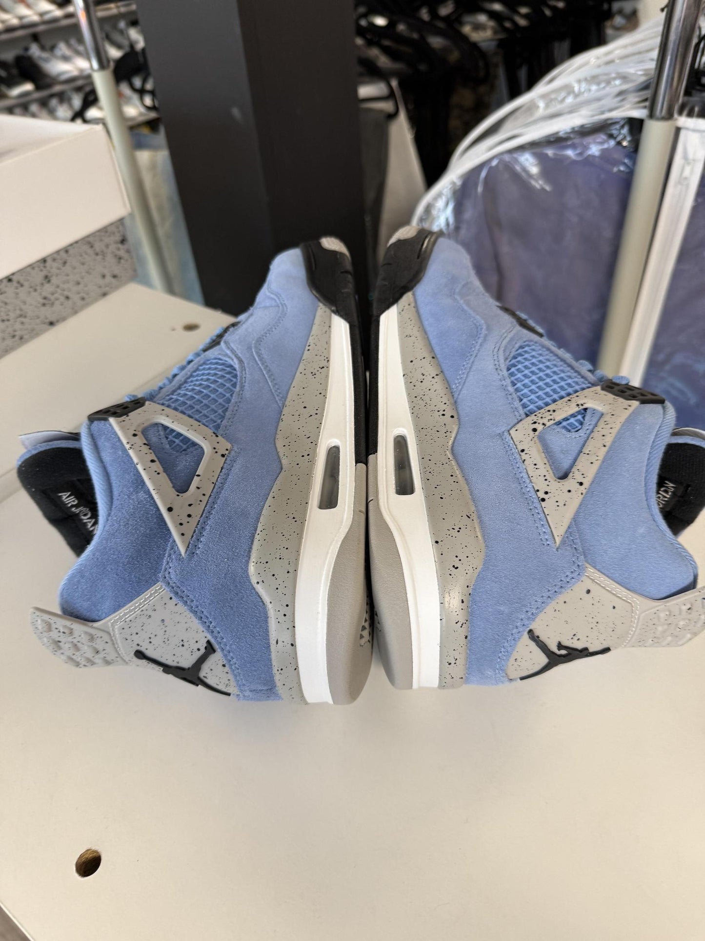 Jordan 4 "University Blue" Used Size 9.5