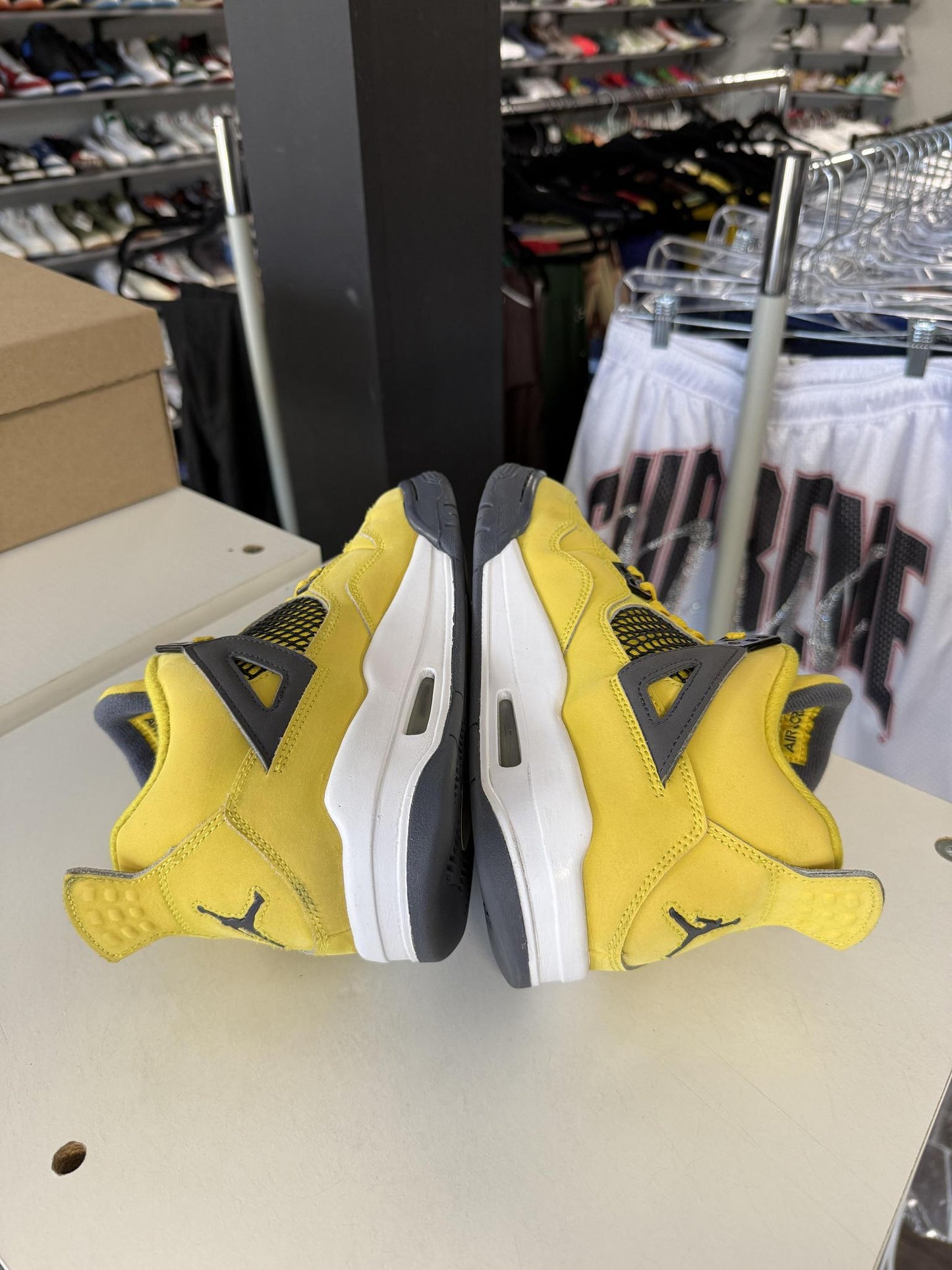 Jordan 4 "Lightning" Used Size 7Y/8.5W