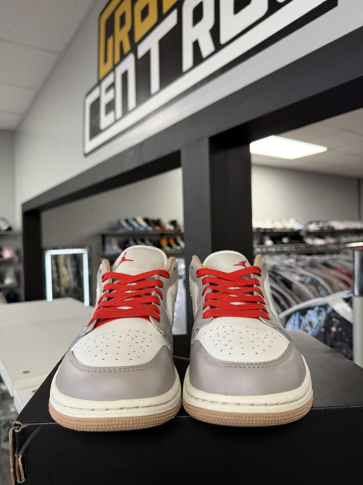 Jordan 1 Low "Sail Fire Red" Used Size 8