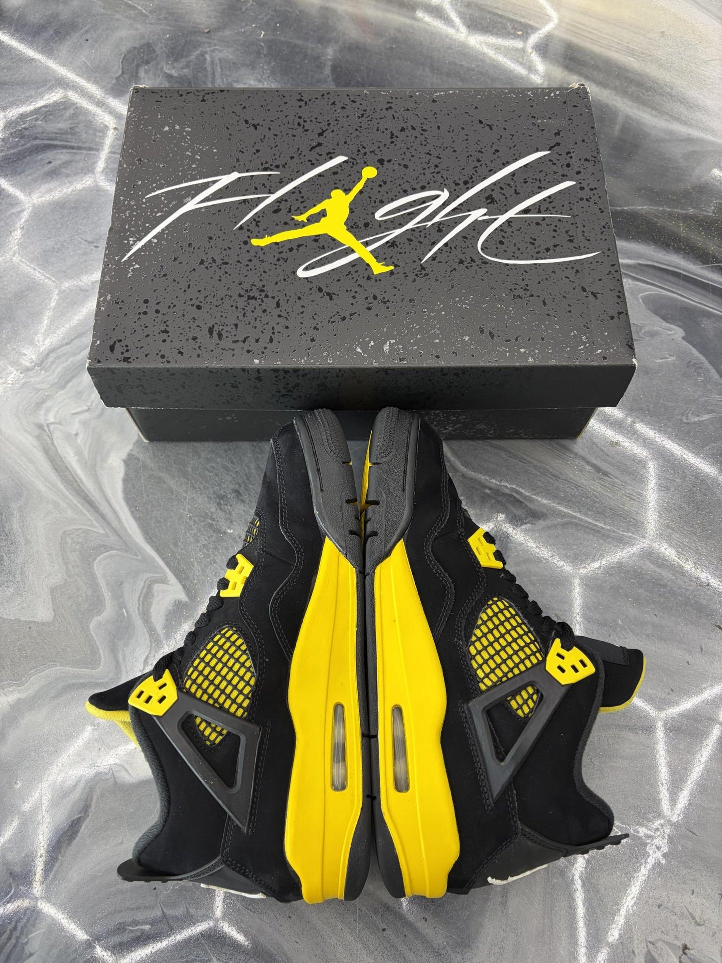 Jordan 4 "Thunder" Used Size 6.5Y/8W