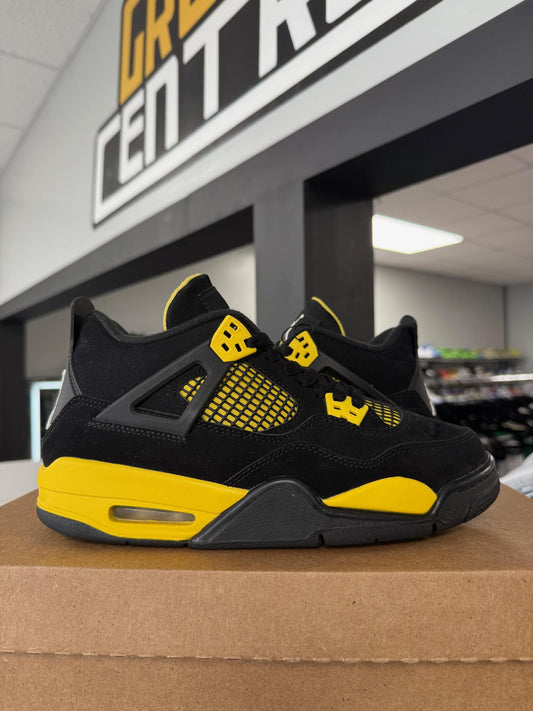 Jordan 4 "Thunder" Used Size 7Y/8.5W
