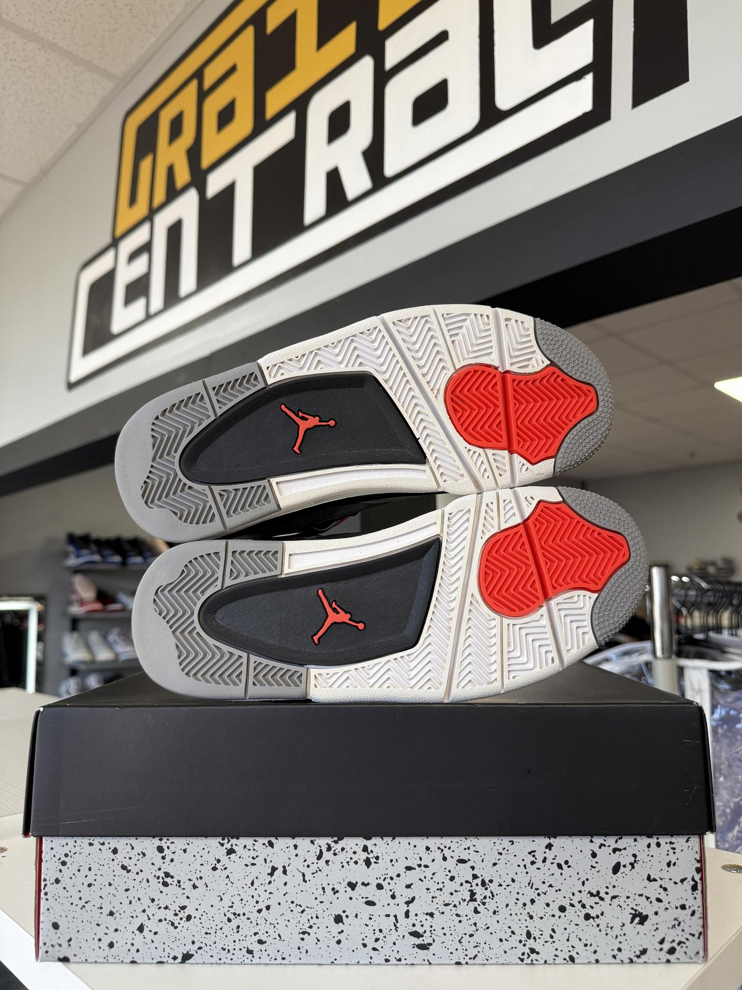 Jordan 4 "Infrared" Used Size 7Y/8.5W