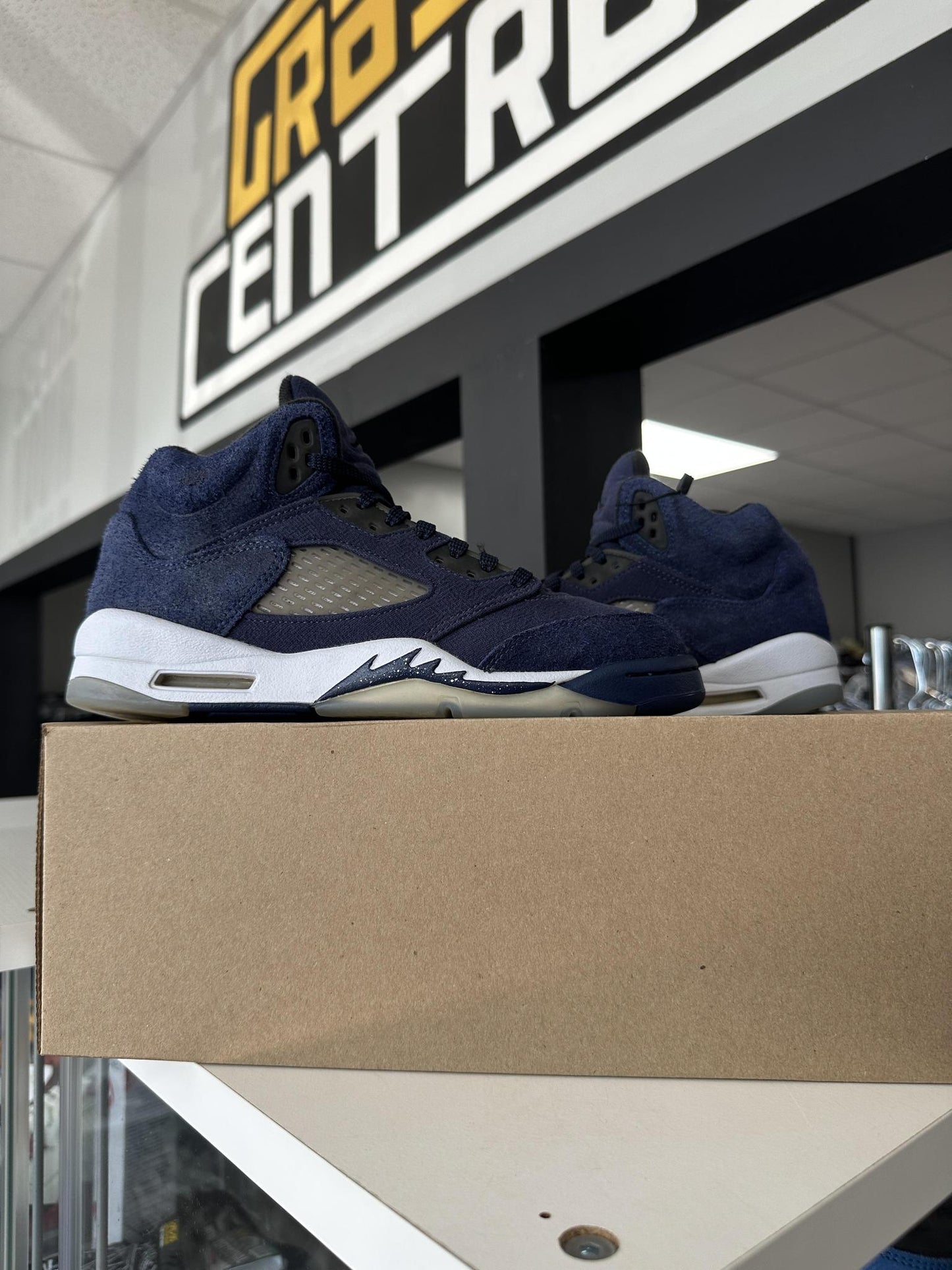 Jordan 5 "Midnight Navy" Size 7Y/8.5W