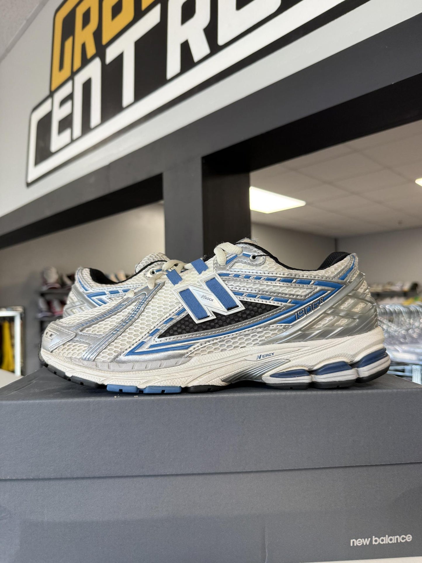 New Balance 1906 "Metallic Blue" Used Size 10.5