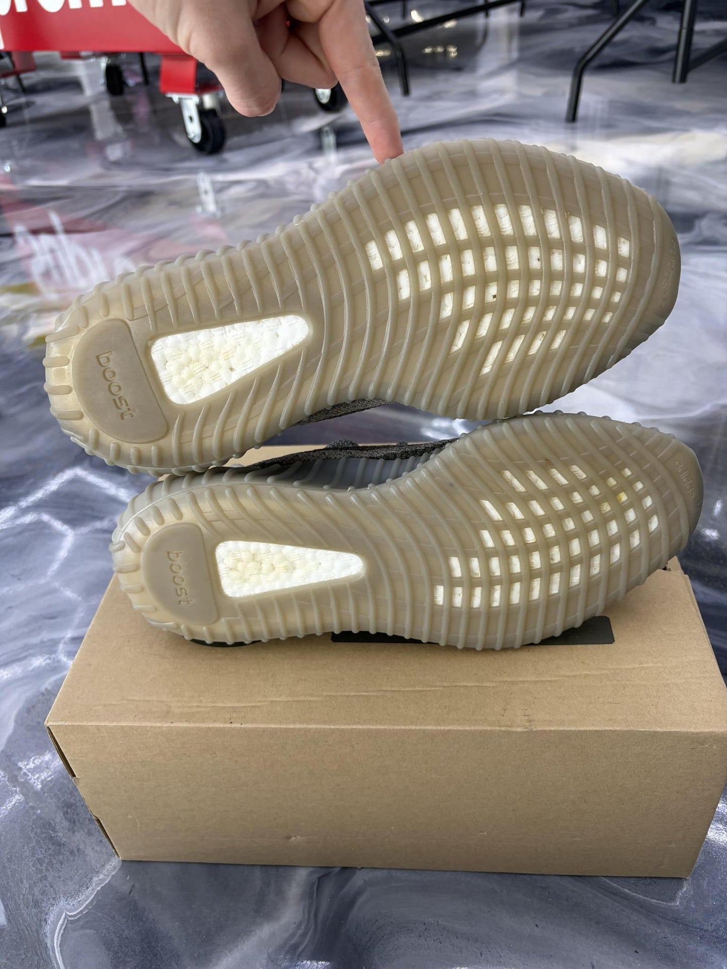 Yeezy 350 "Beluga" Used Size 10