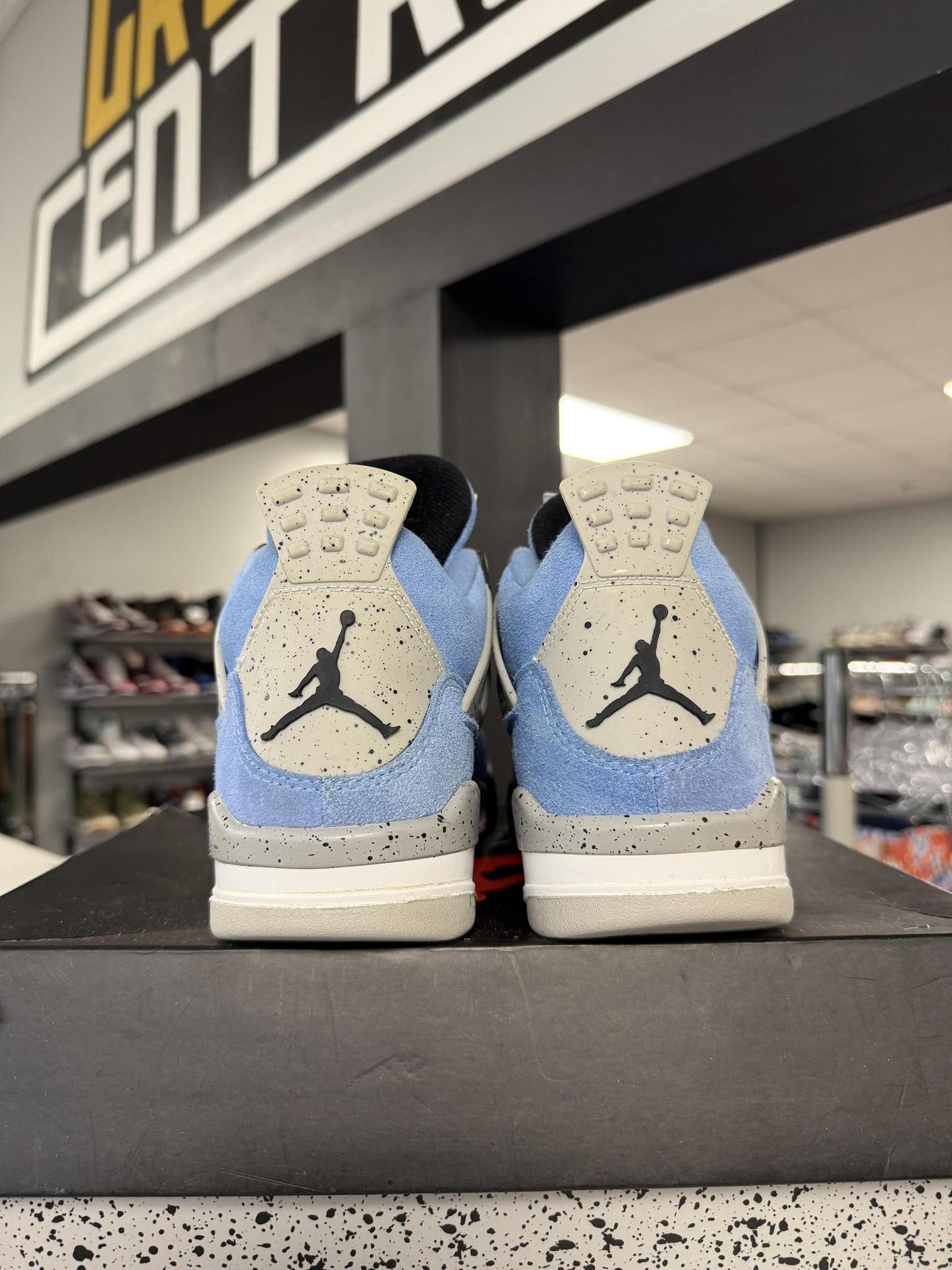 Jordan 4 "University Blue" Used Size 6Y/7.5W