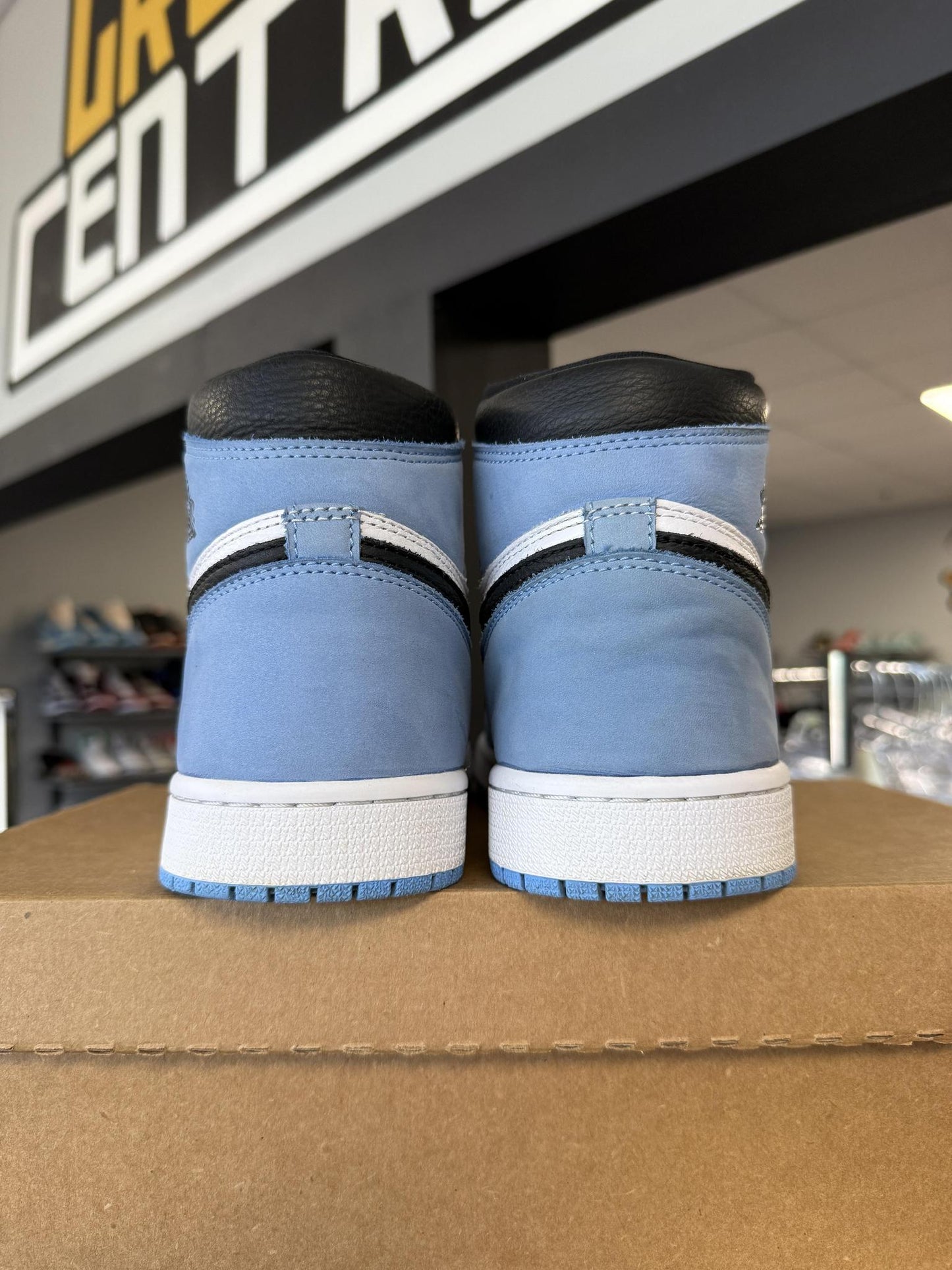 Jordan 1 "University Blue" Used Size 9